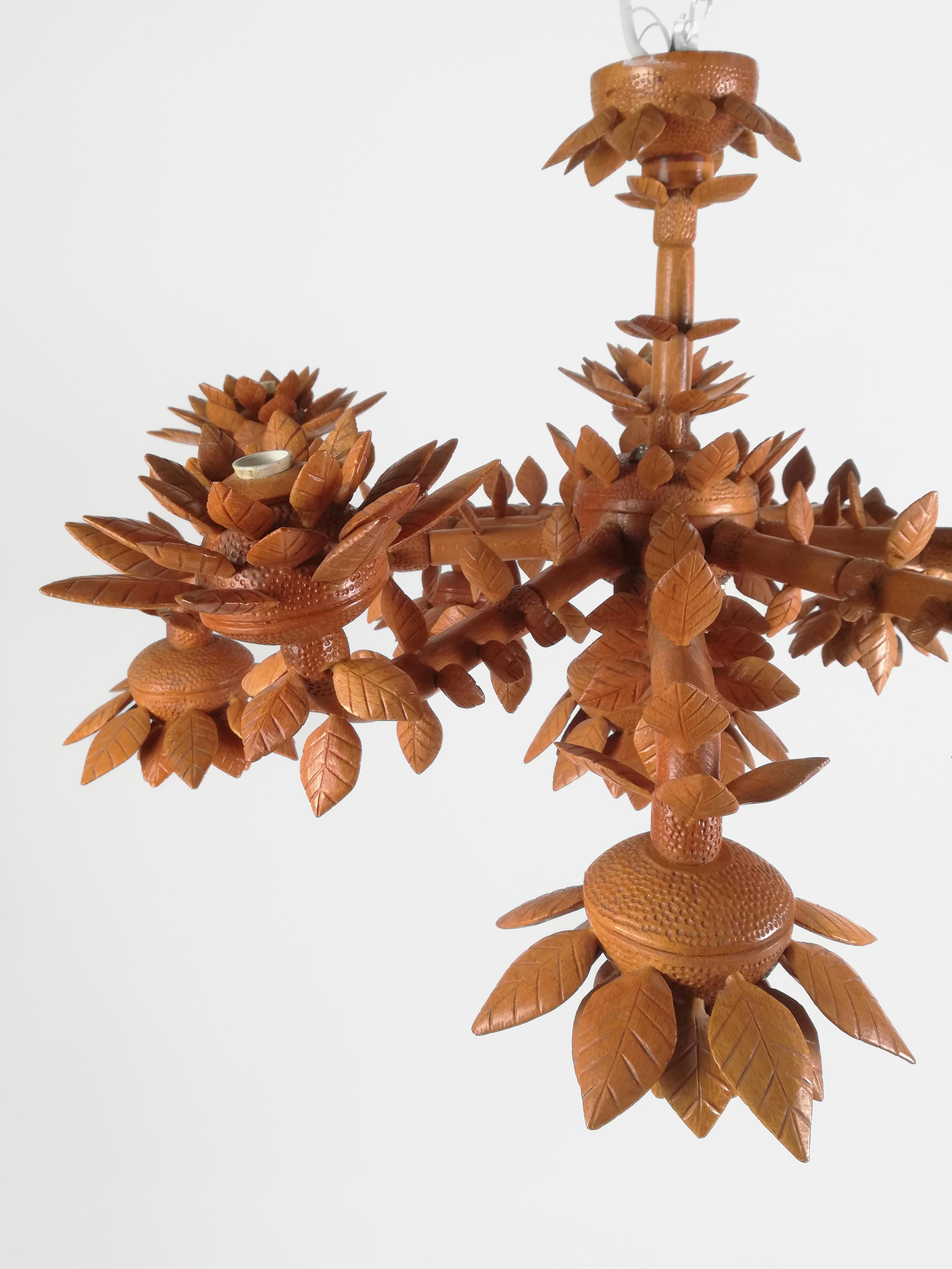 Mid-Century Modern Sculptural Large Floral Chandelier in Hand Carved Solid Wood, Italy, 1970s For Sale
