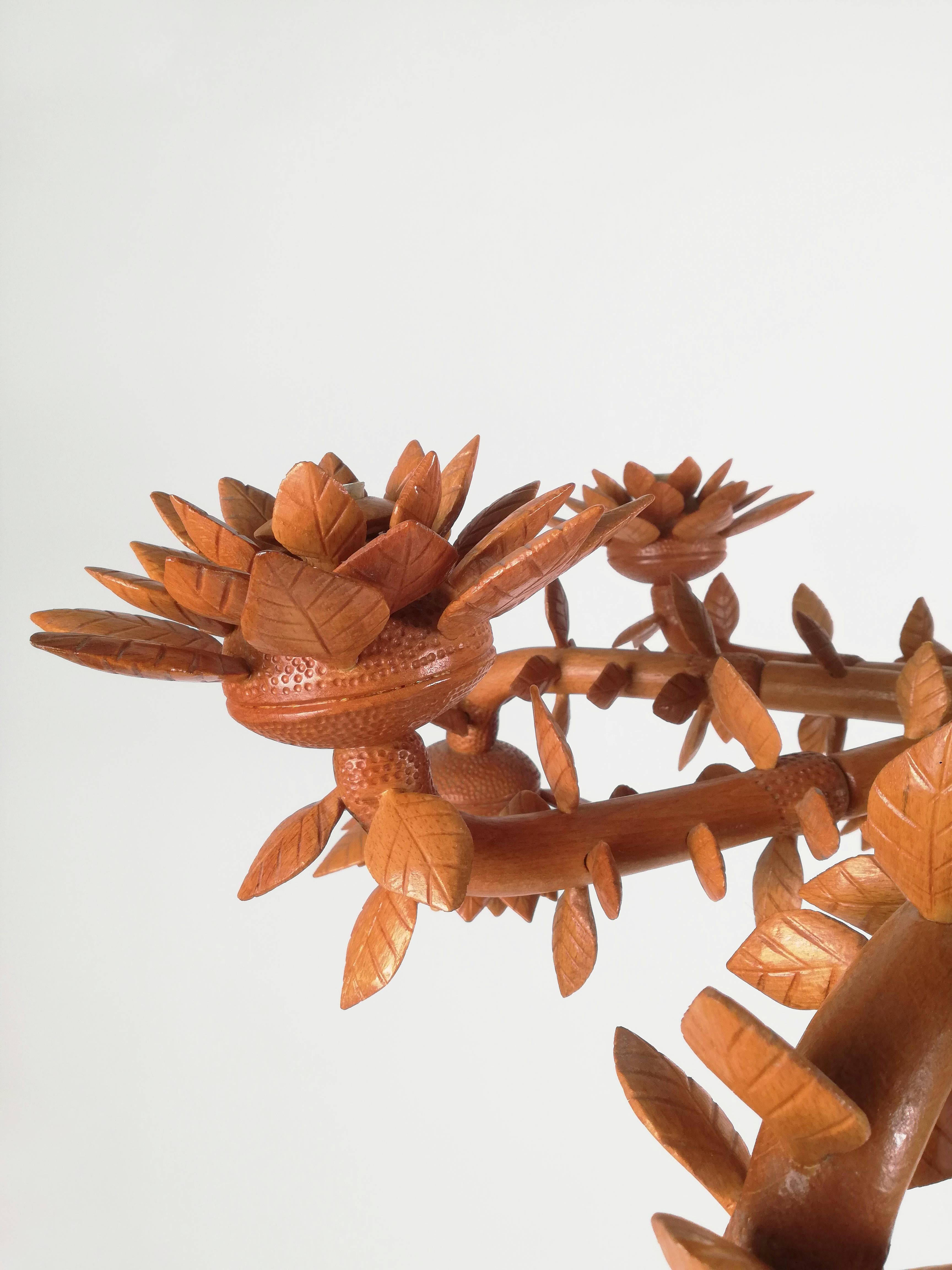 Italian Sculptural Large Floral Chandelier in Hand Carved Solid Wood, Italy, 1970s For Sale