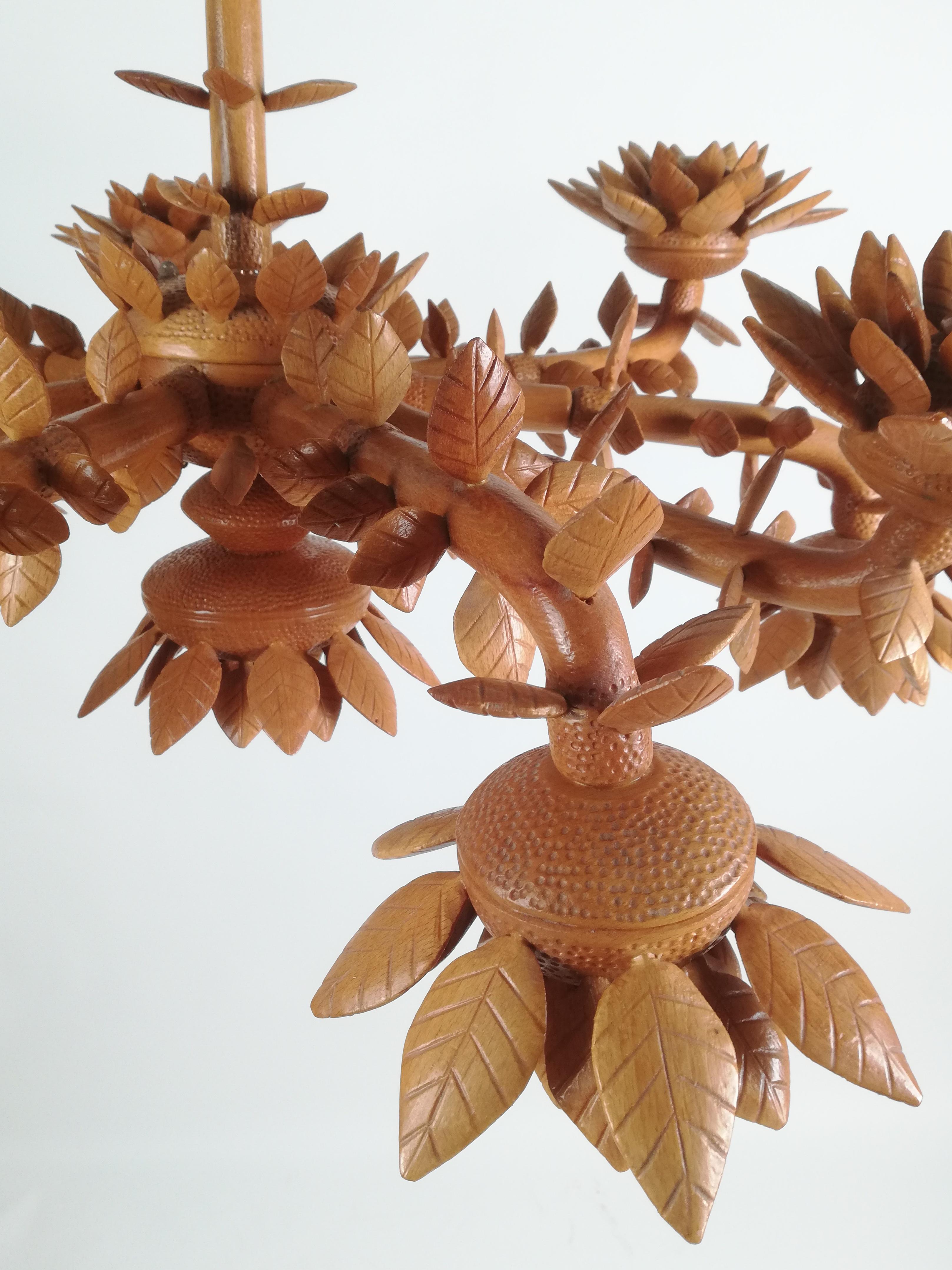 20th Century Sculptural Large Floral Chandelier in Hand Carved Solid Wood, Italy, 1970s For Sale