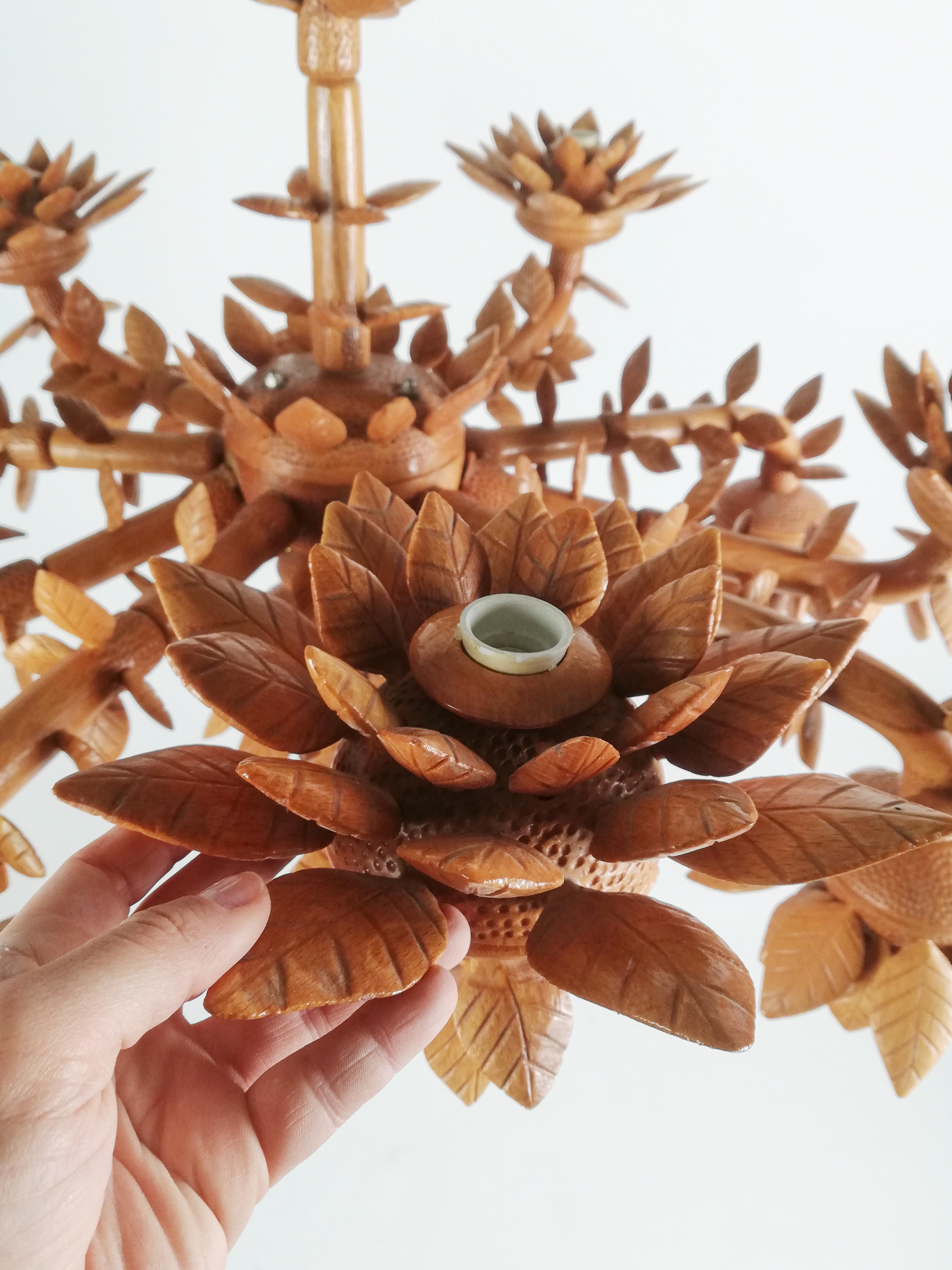 Sculptural Large Floral Chandelier in Hand Carved Solid Wood, Italy, 1970s For Sale 1