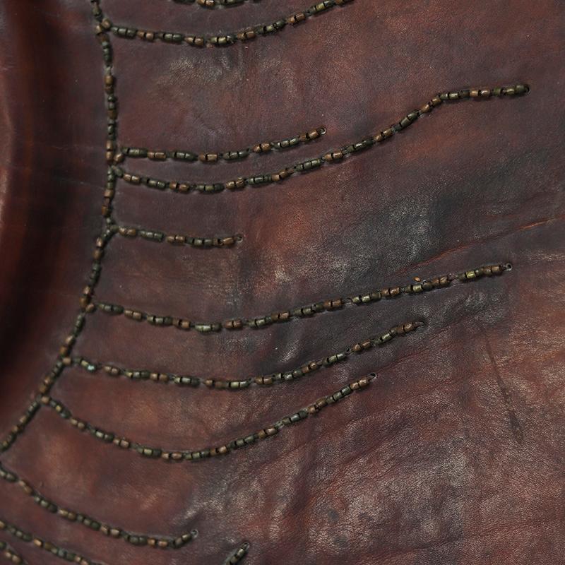 Espejo escultórico de cuero, años 80 siglo XX en venta