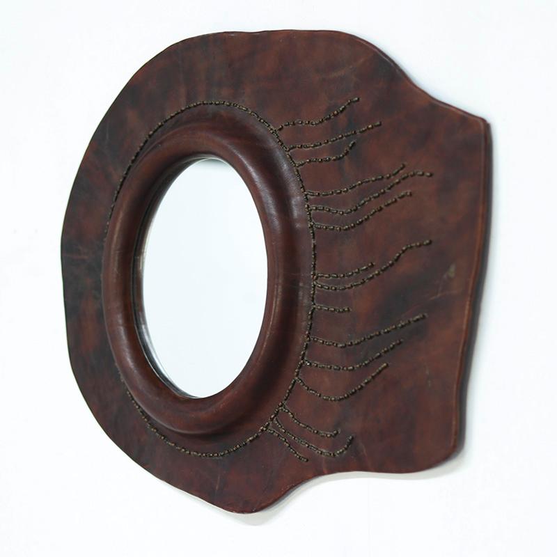 Espejo escultórico de cuero, años 80 Cuero en venta