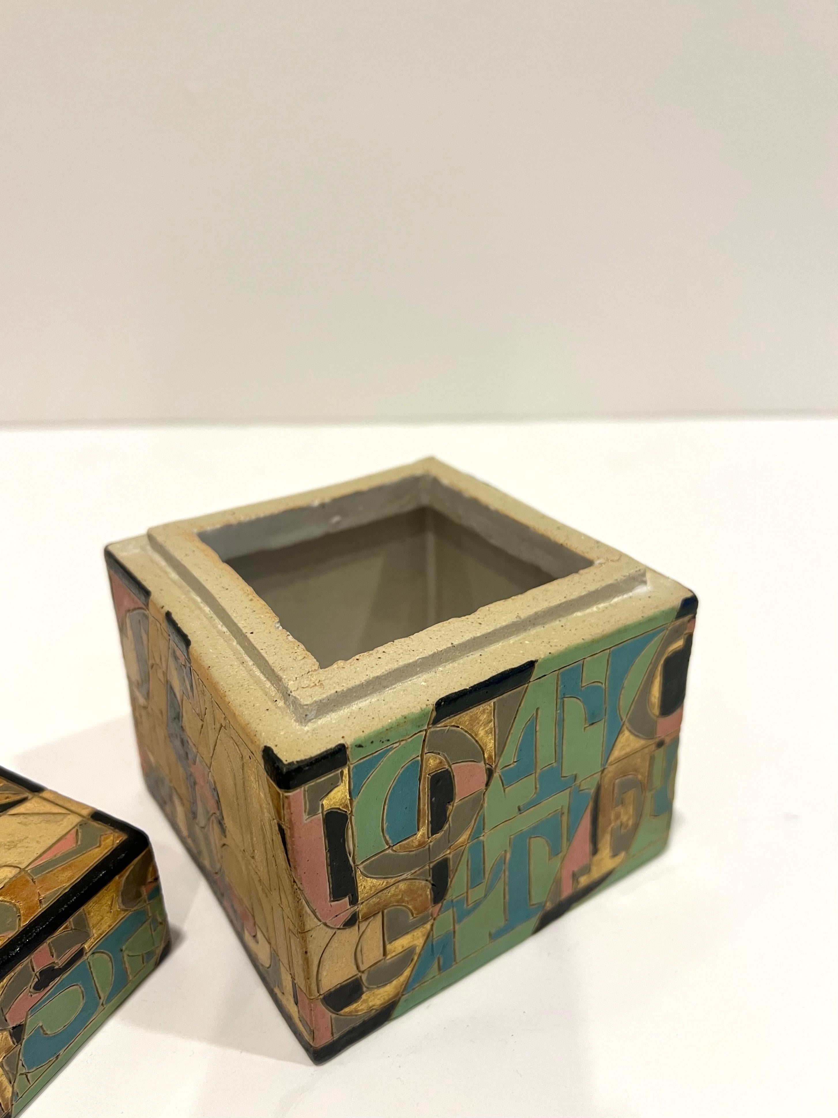 Vaso scultoreo in gres con coperchio e lettere incise di Bo Kristiansen, Danimarca in vendita 9
