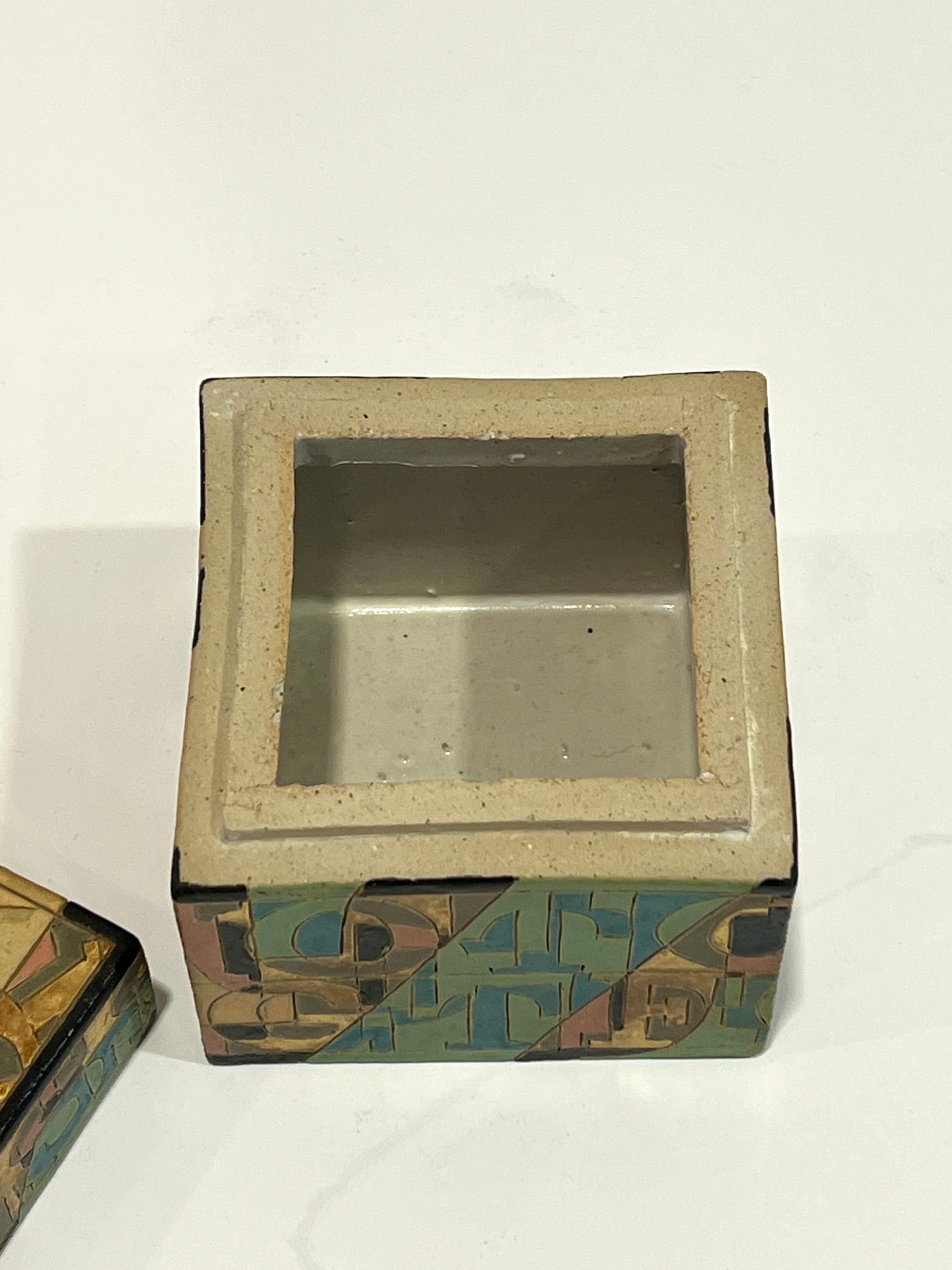 Vaso scultoreo in gres con coperchio e lettere incise di Bo Kristiansen, Danimarca in vendita 11