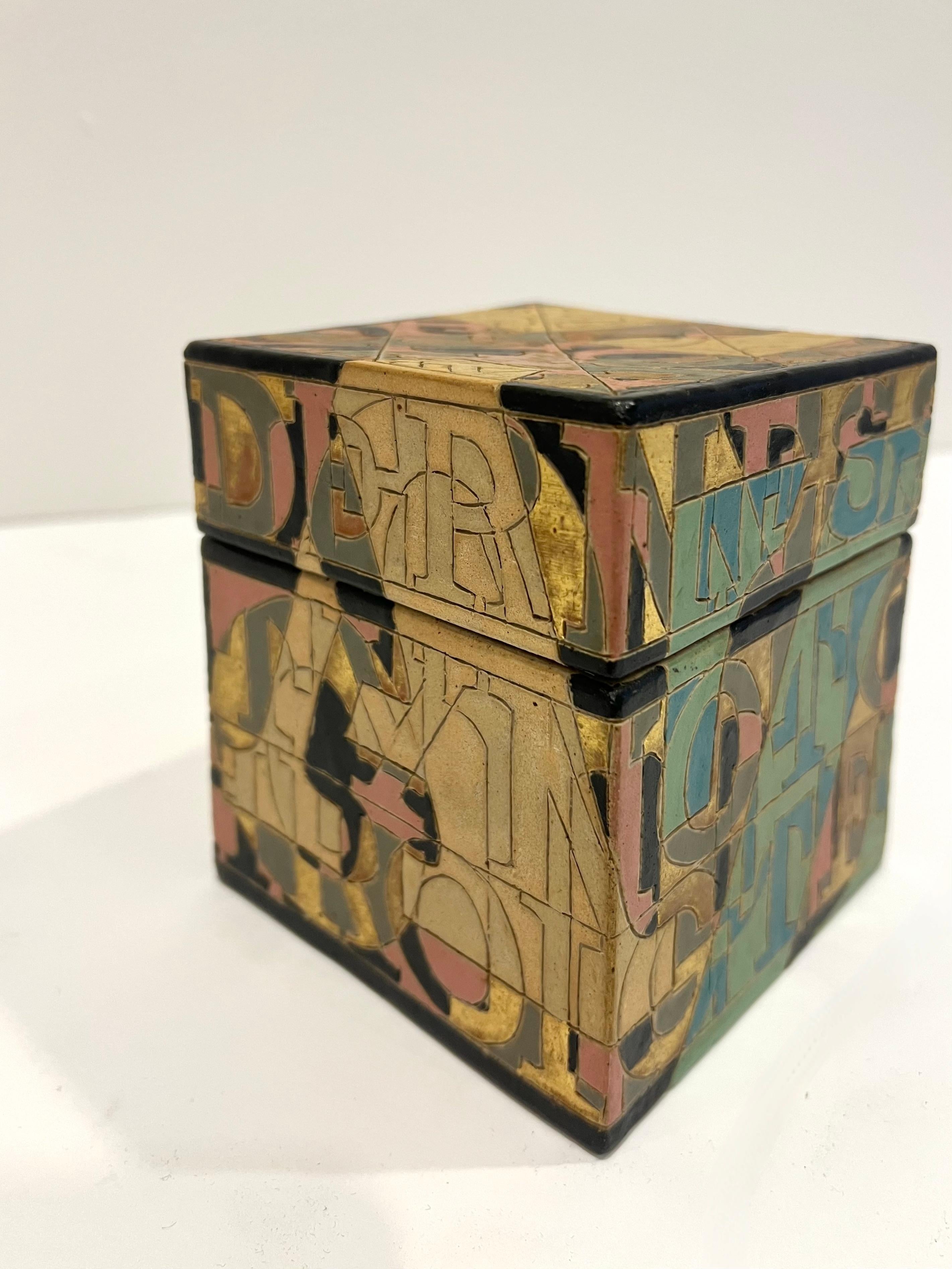 Vaso scultoreo in gres con coperchio e lettere incise di Bo Kristiansen, Danimarca in vendita 2