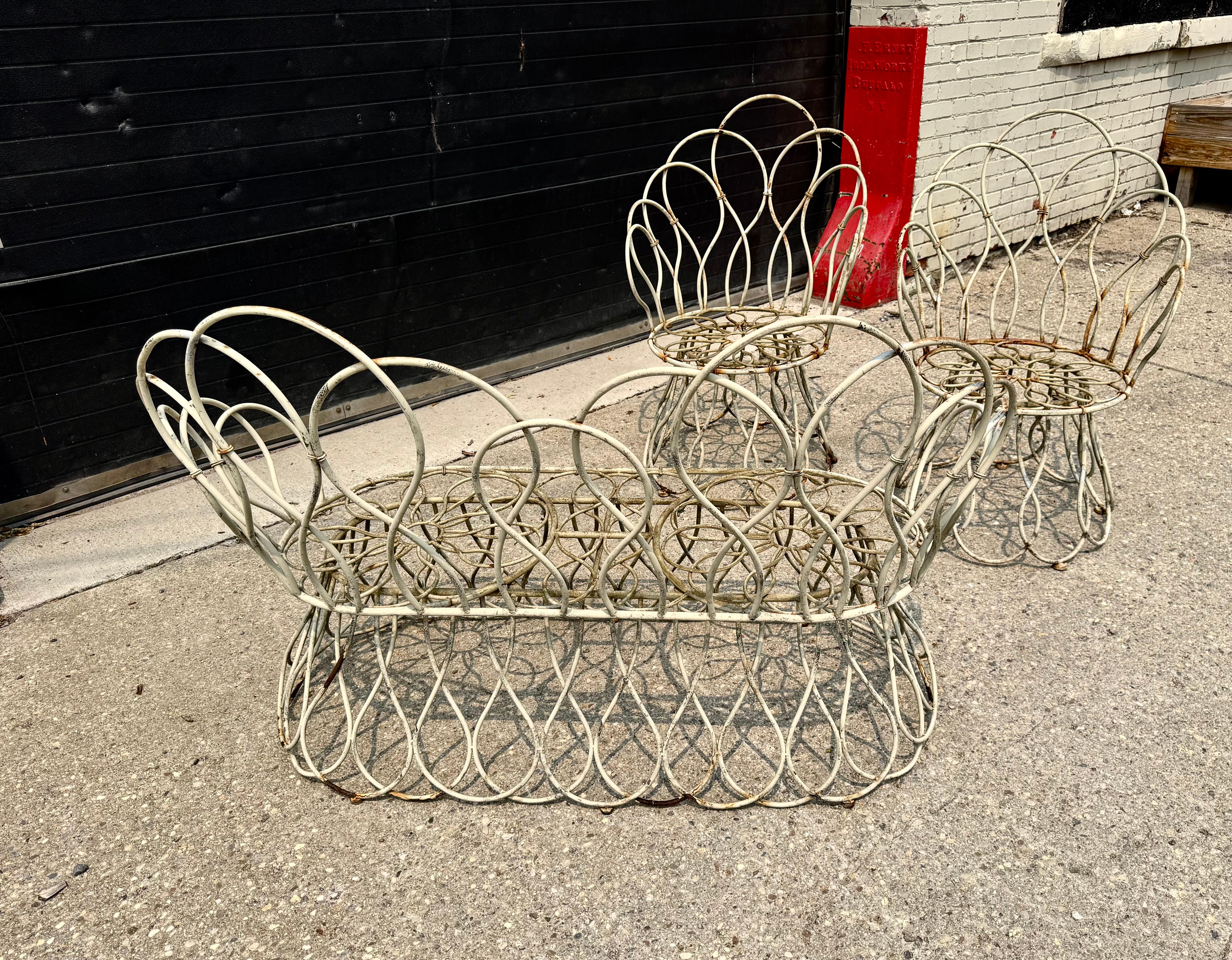 Americano Sculptural Loop settee and chairs in the Manner of Frances Elkins/Classic Modern in vendita