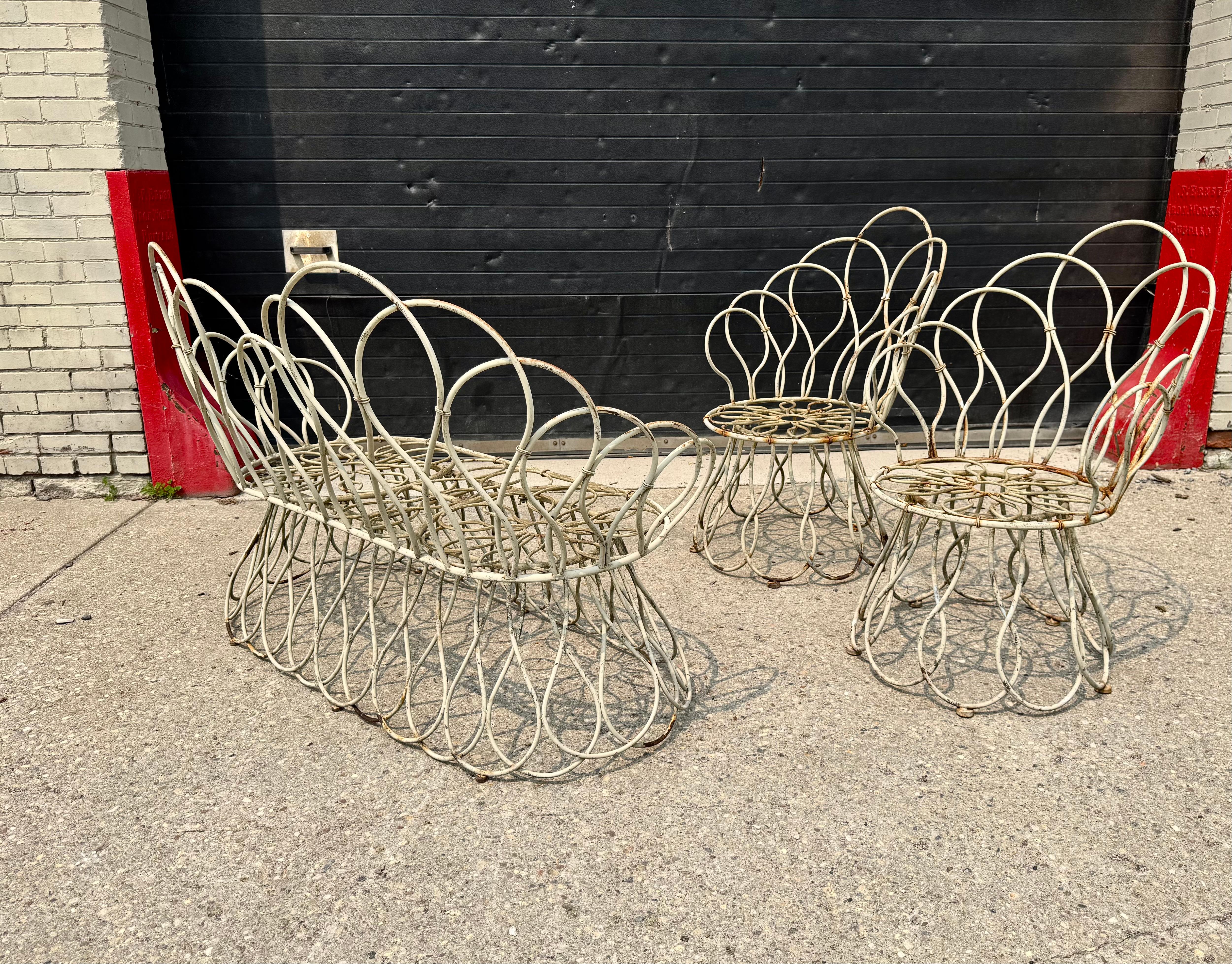 Dipinto Sculptural Loop settee and chairs in the Manner of Frances Elkins/Classic Modern in vendita