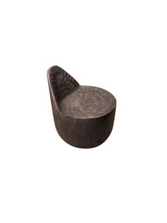 Silla de salón escultural tallada en madera maciza de suar, moderna y orgánica