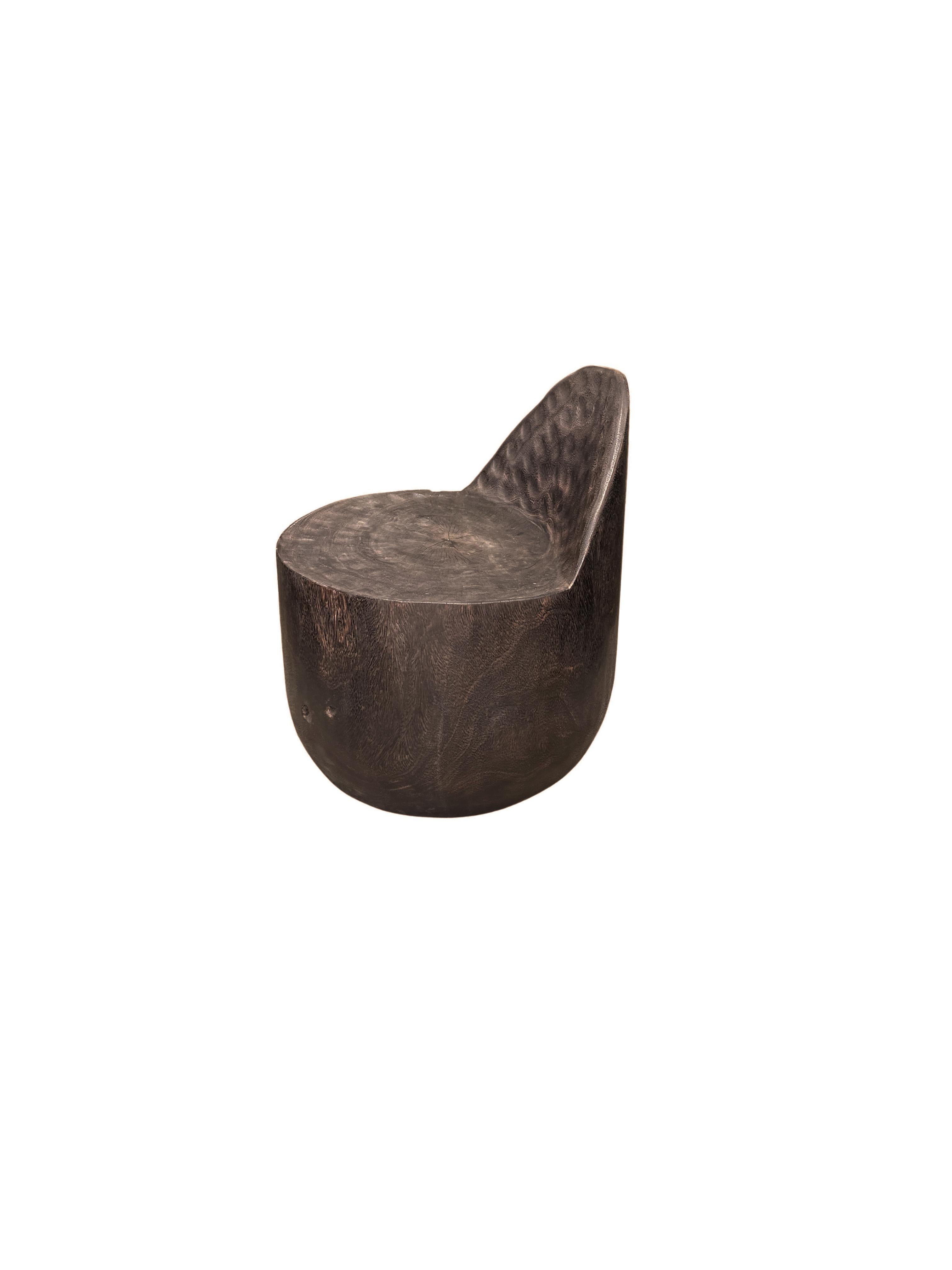 Sculptural Lounge Chair Carved from Solid Suar Wood, Modern Organic In New Condition For Sale In Jimbaran, Bali