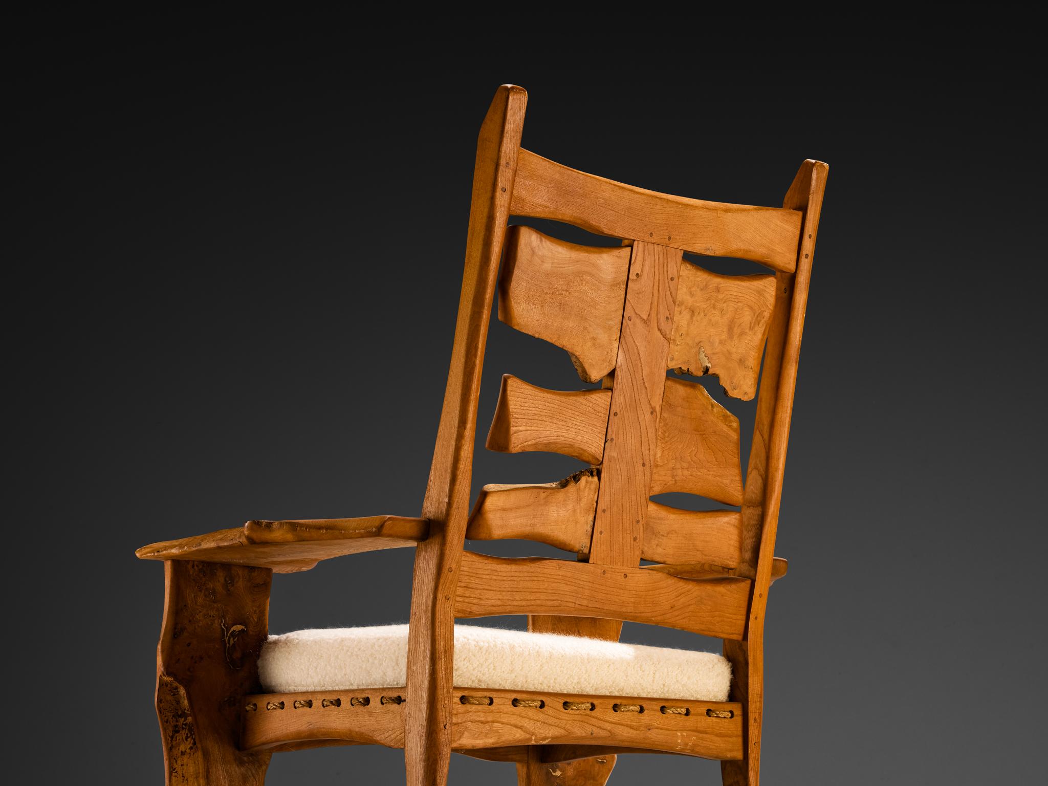 Silla de salón escultural de olmo con forma orgánica Soga en venta