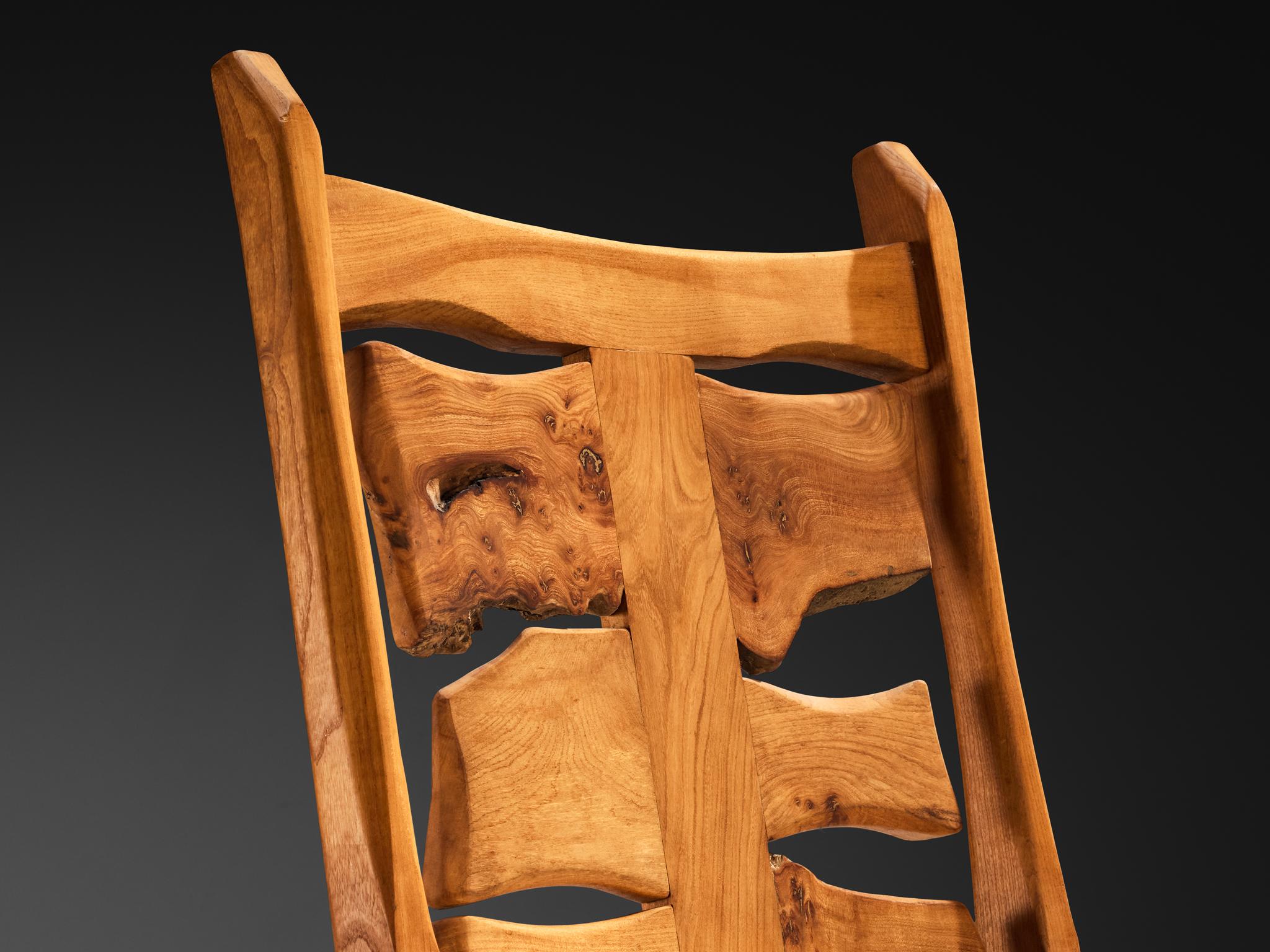 Silla de salón escultural de olmo con forma orgánica en venta 1