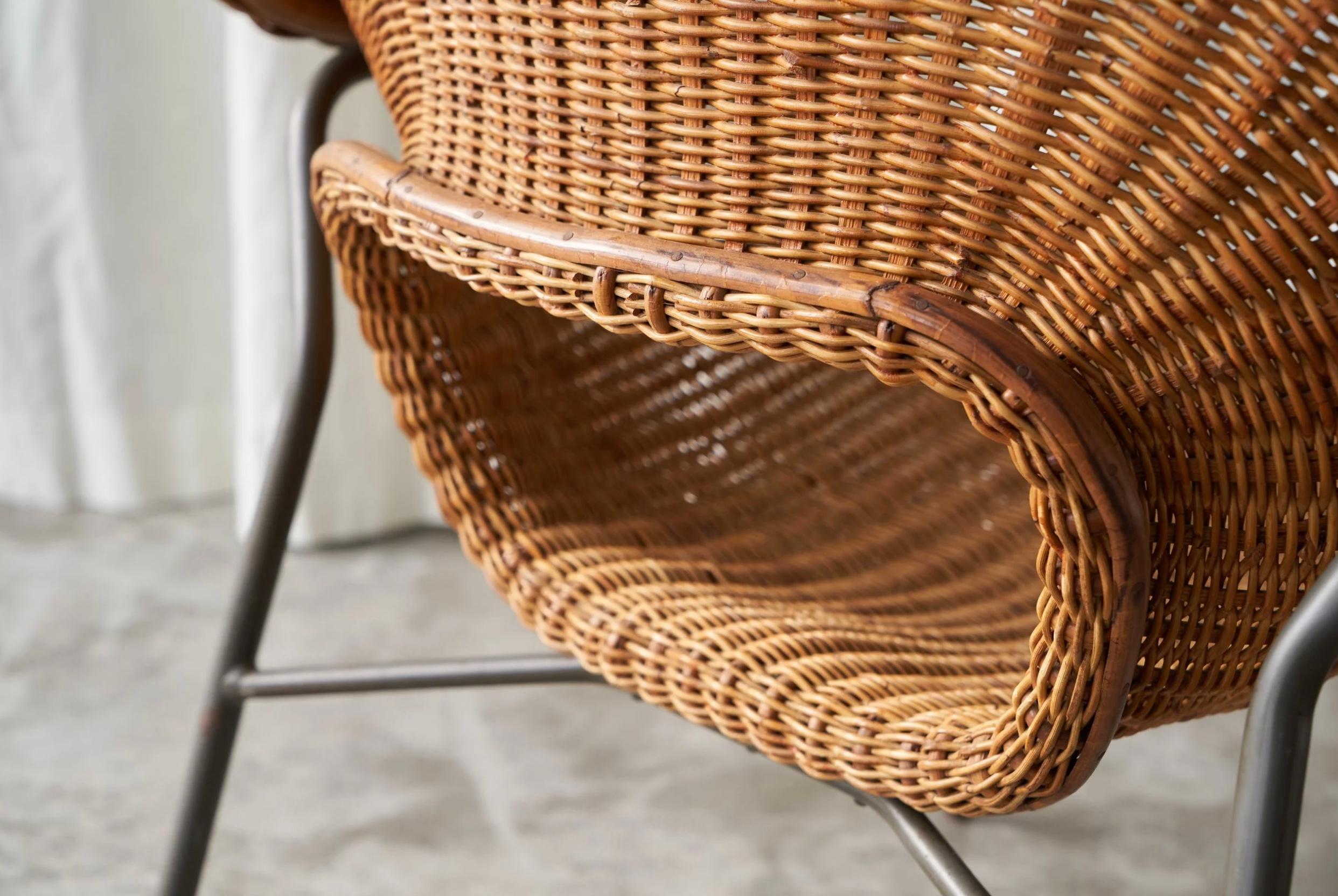 Sculptural Lounge Chair in Rattan and Metal The Netherlands 1960s im Angebot 4