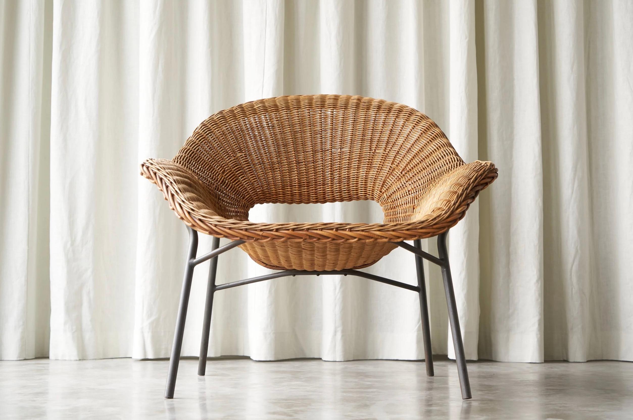 Sculptural Lounge Chair in Rattan and Metal The Netherlands 1960s (Niederländisch) im Angebot