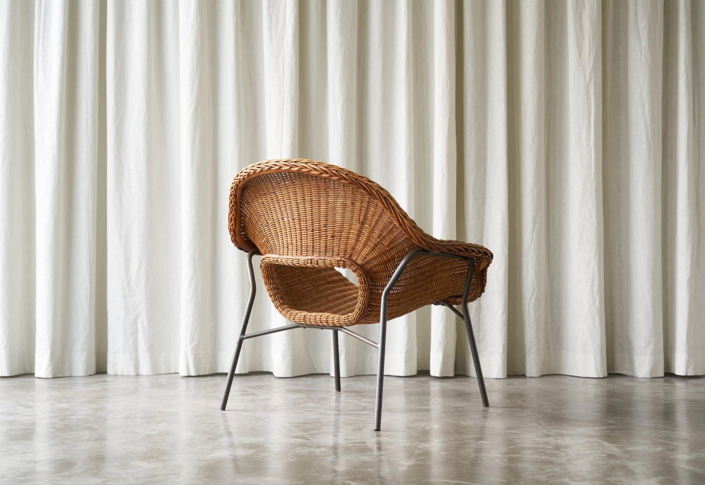 Sculptural Lounge Chair in Rattan and Metal The Netherlands 1960s (Handgefertigt) im Angebot