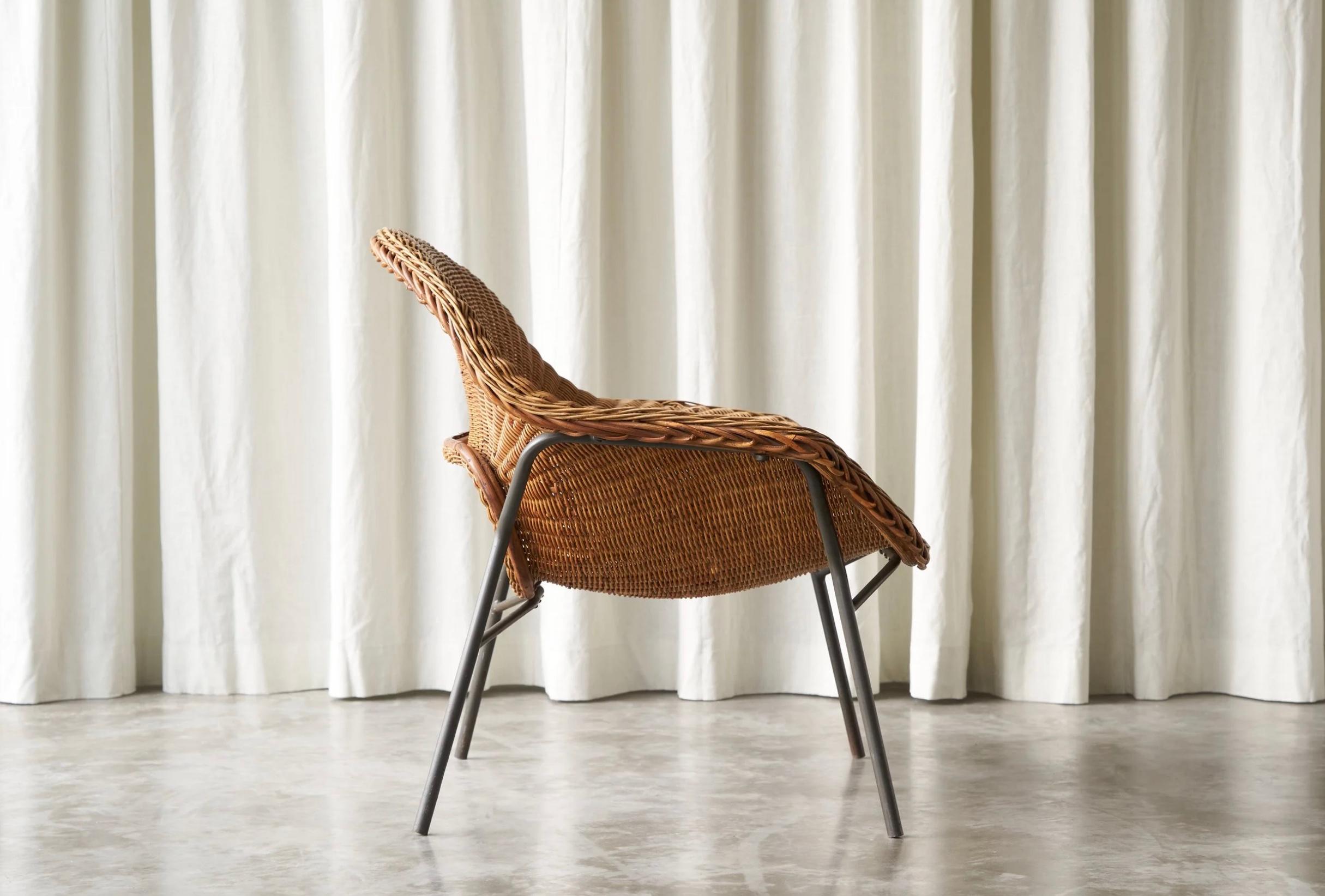 Sculptural Lounge Chair in Rattan and Metal The Netherlands 1960s (Metall) im Angebot