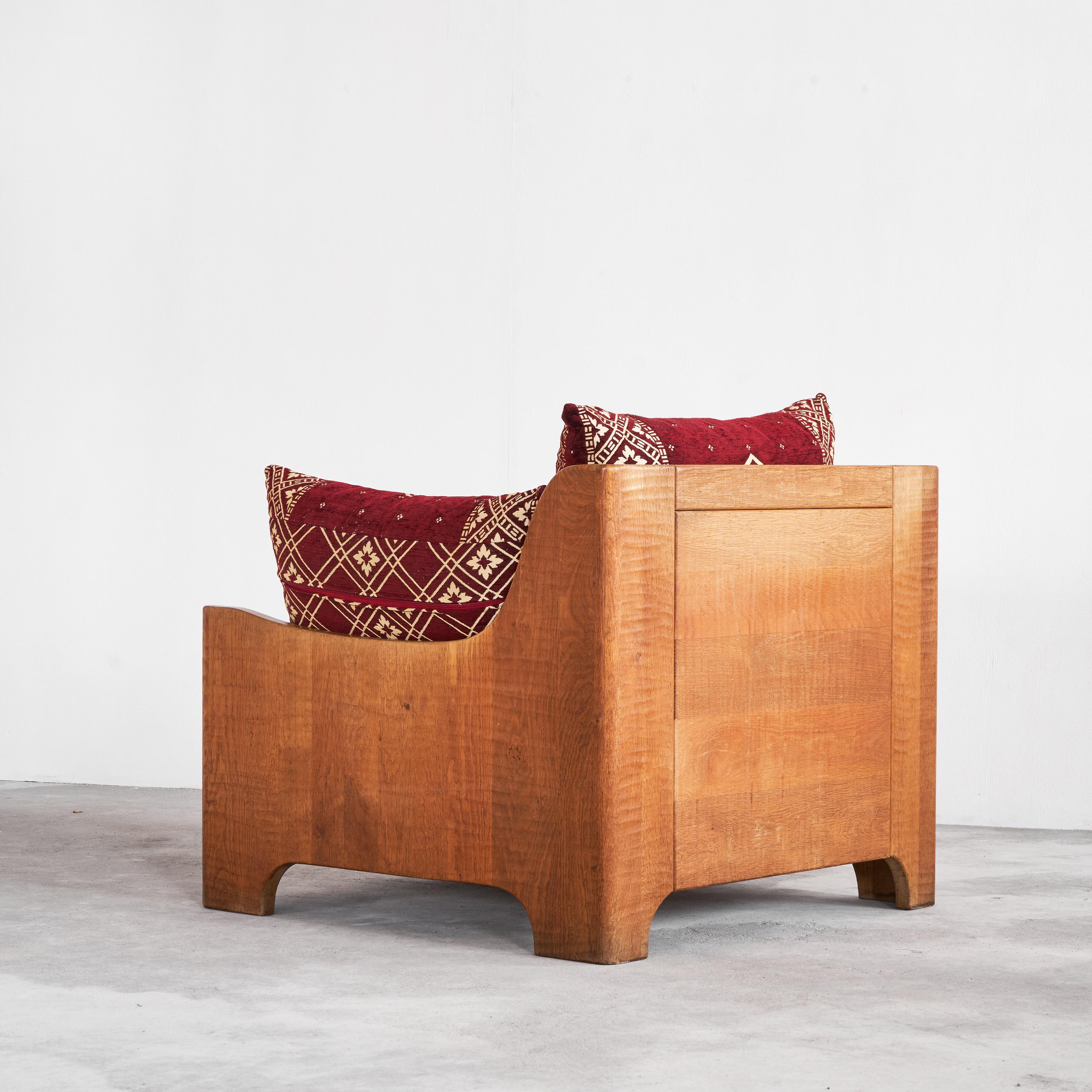 Tissu Chaise longue sculpturale en chêne massif des années 1940 en vente