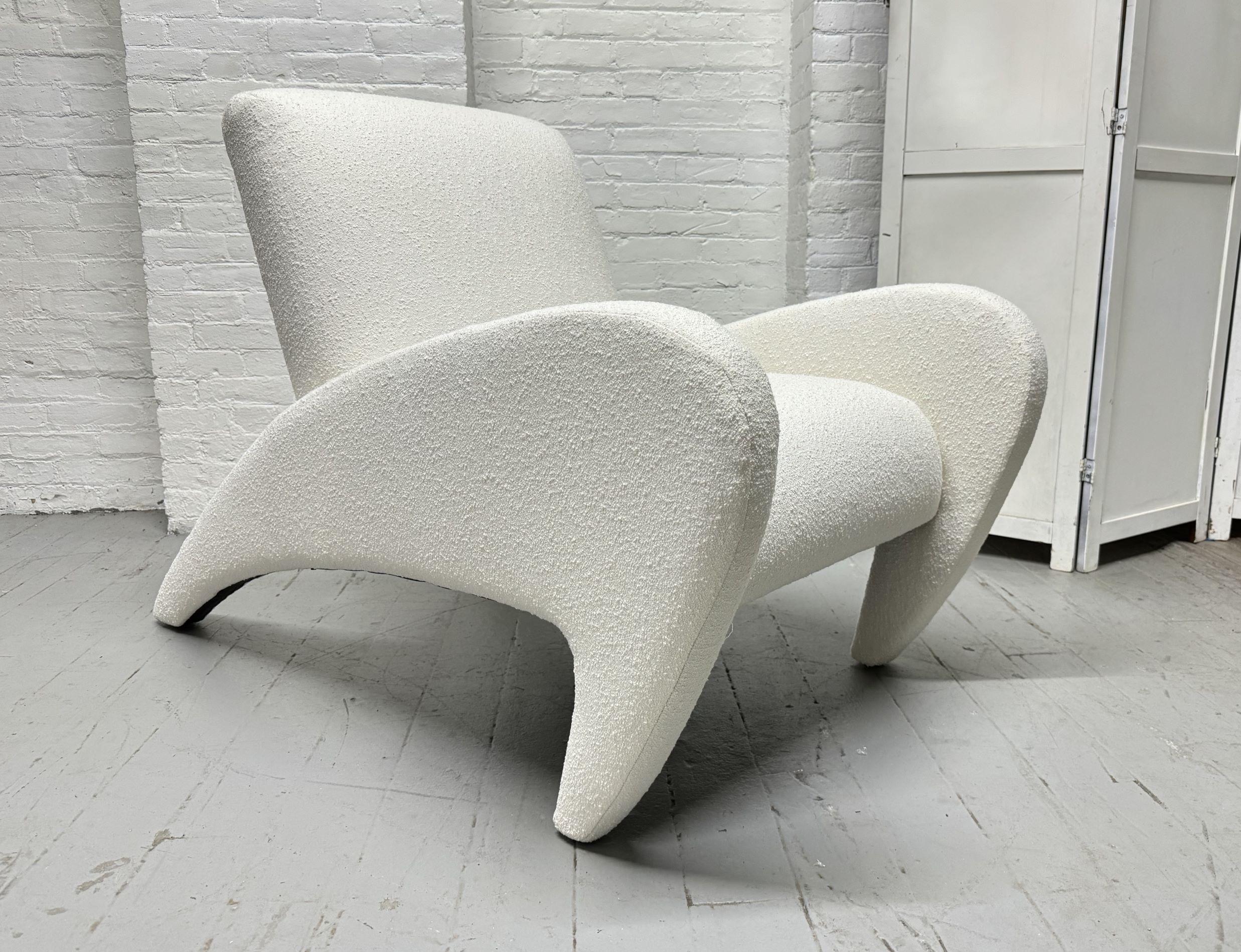 Sculptural Lounge Chair with Matching Ottoman in Boucle In Good Condition For Sale In New York, NY