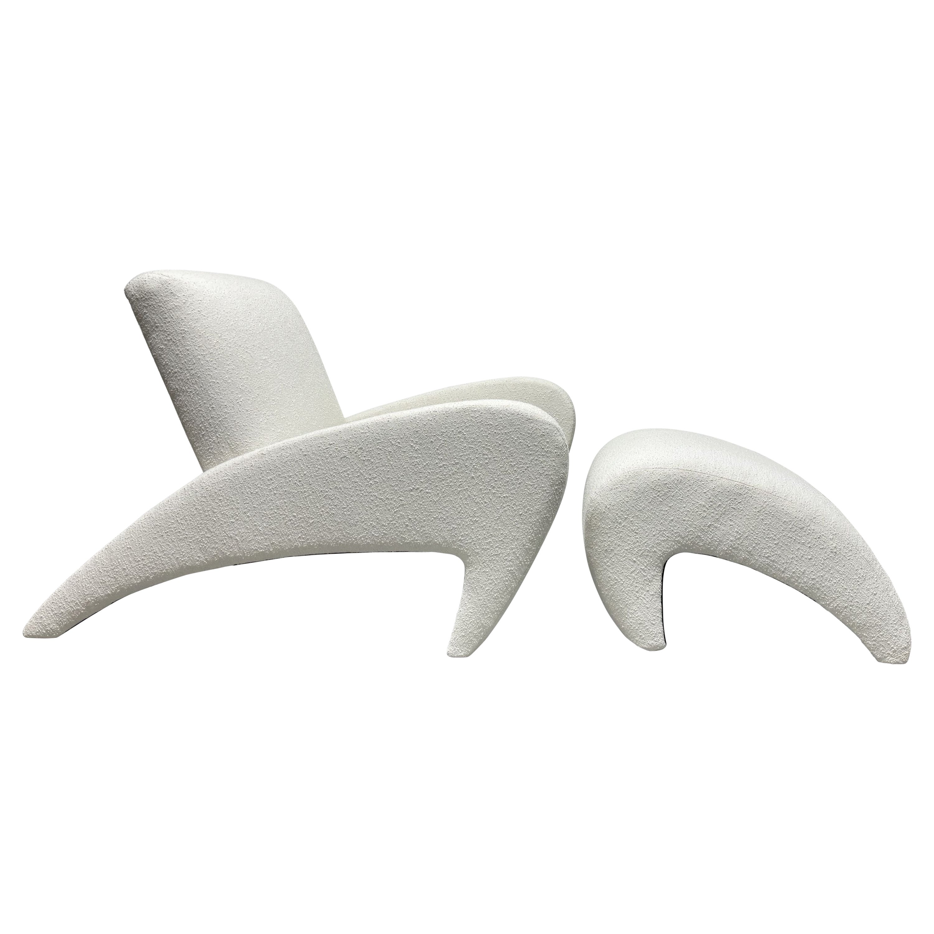 Skulpturaler Loungesessel mit passender Ottomane aus Boucle