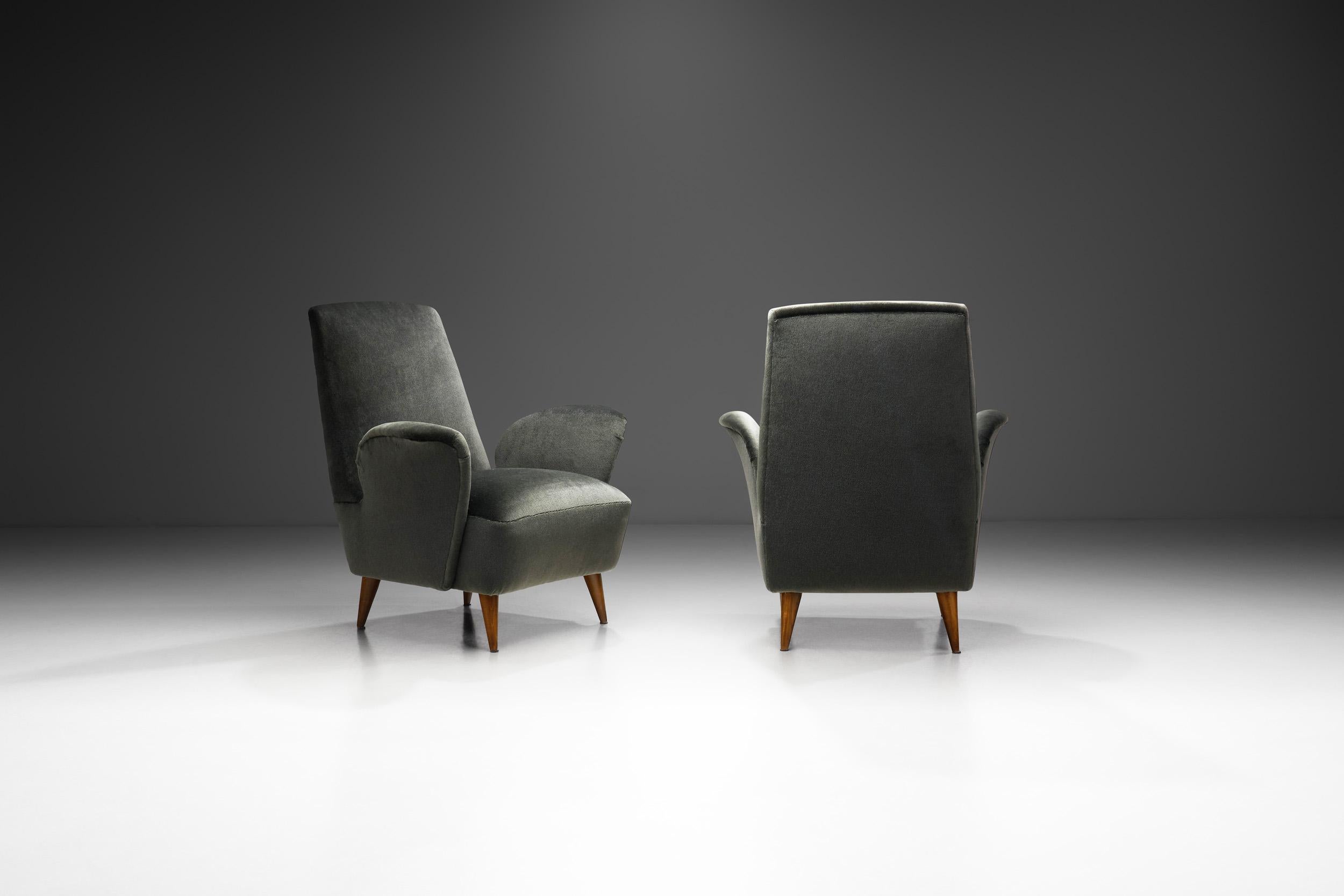 Mid-Century Modern Sculptural Lounge Chairs by Nino Zoncada for Frimar, Italy 1950s For Sale