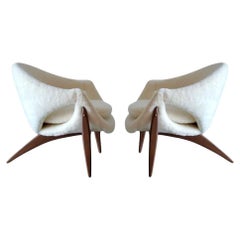 Chaises longues sculpturales en peau de mouton de Luigi Tiengo, Canada, vers les années 1960