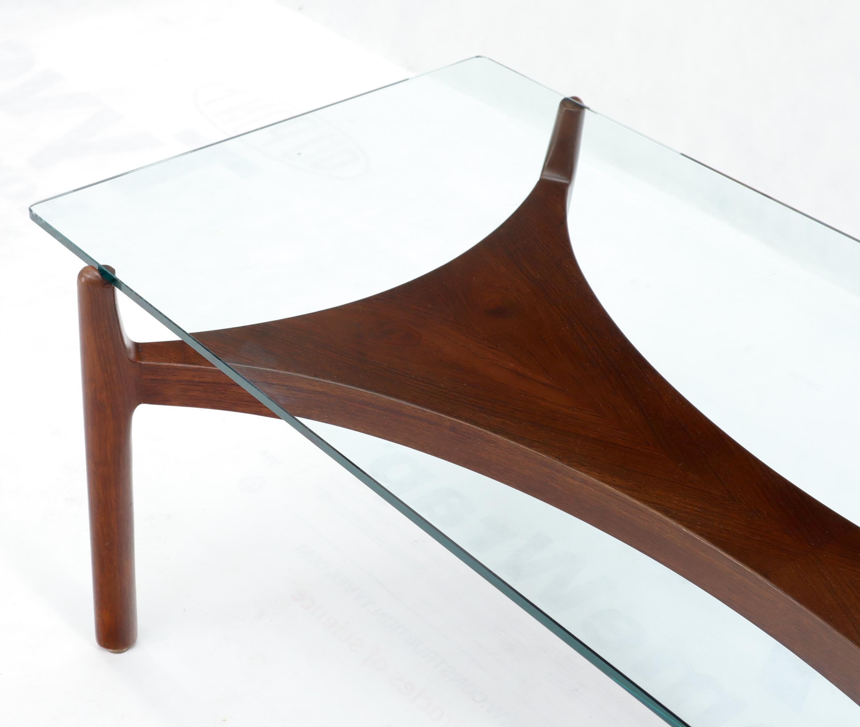 Sculptural Low Profile Teak Base Glass Top Danish Midcentury Coffee Table en vente 1