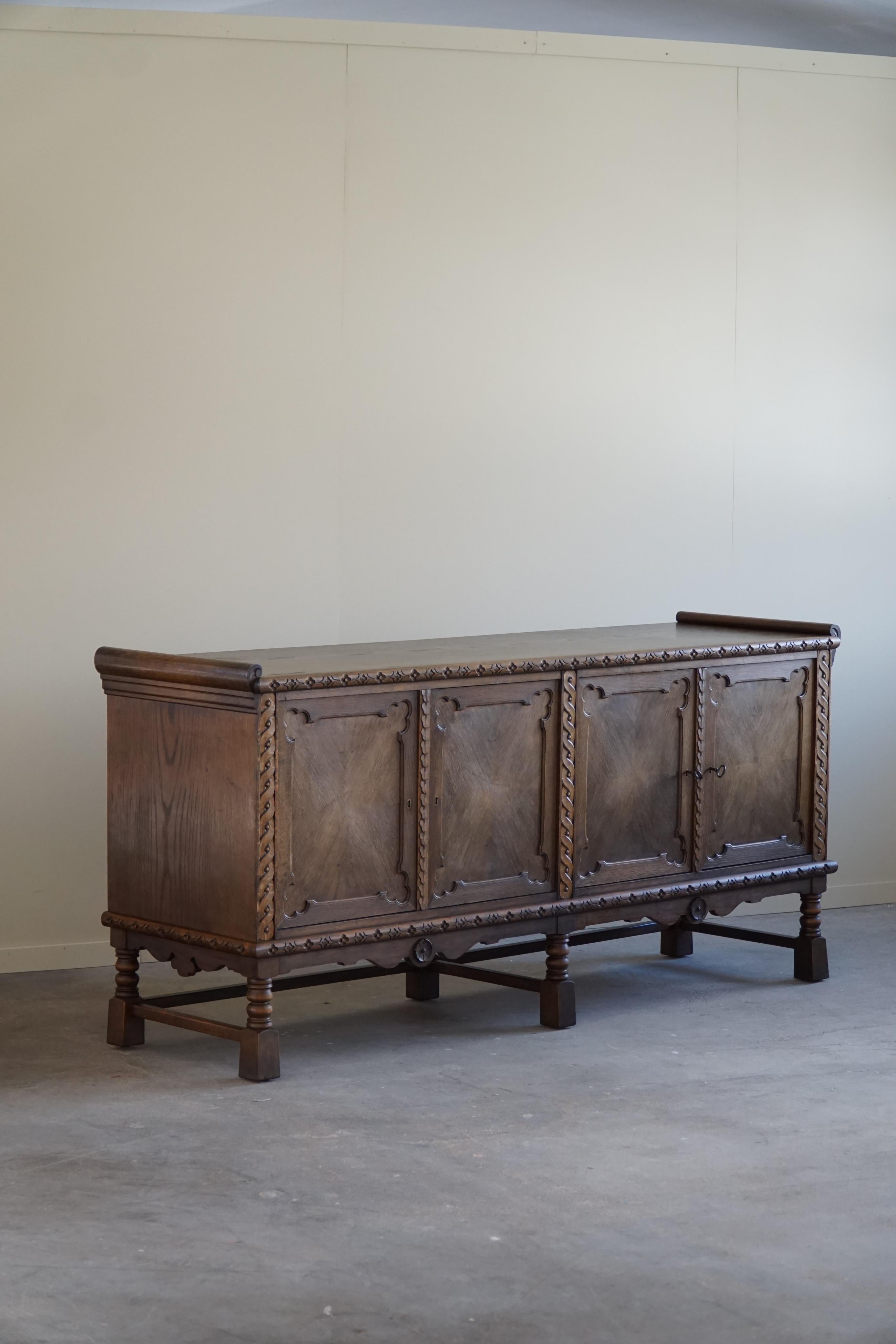 Sculptural Low Sideboard in Oak, Midcentury, by a Danish Cabinetmaker, 1950s In Good Condition In Odense, DK