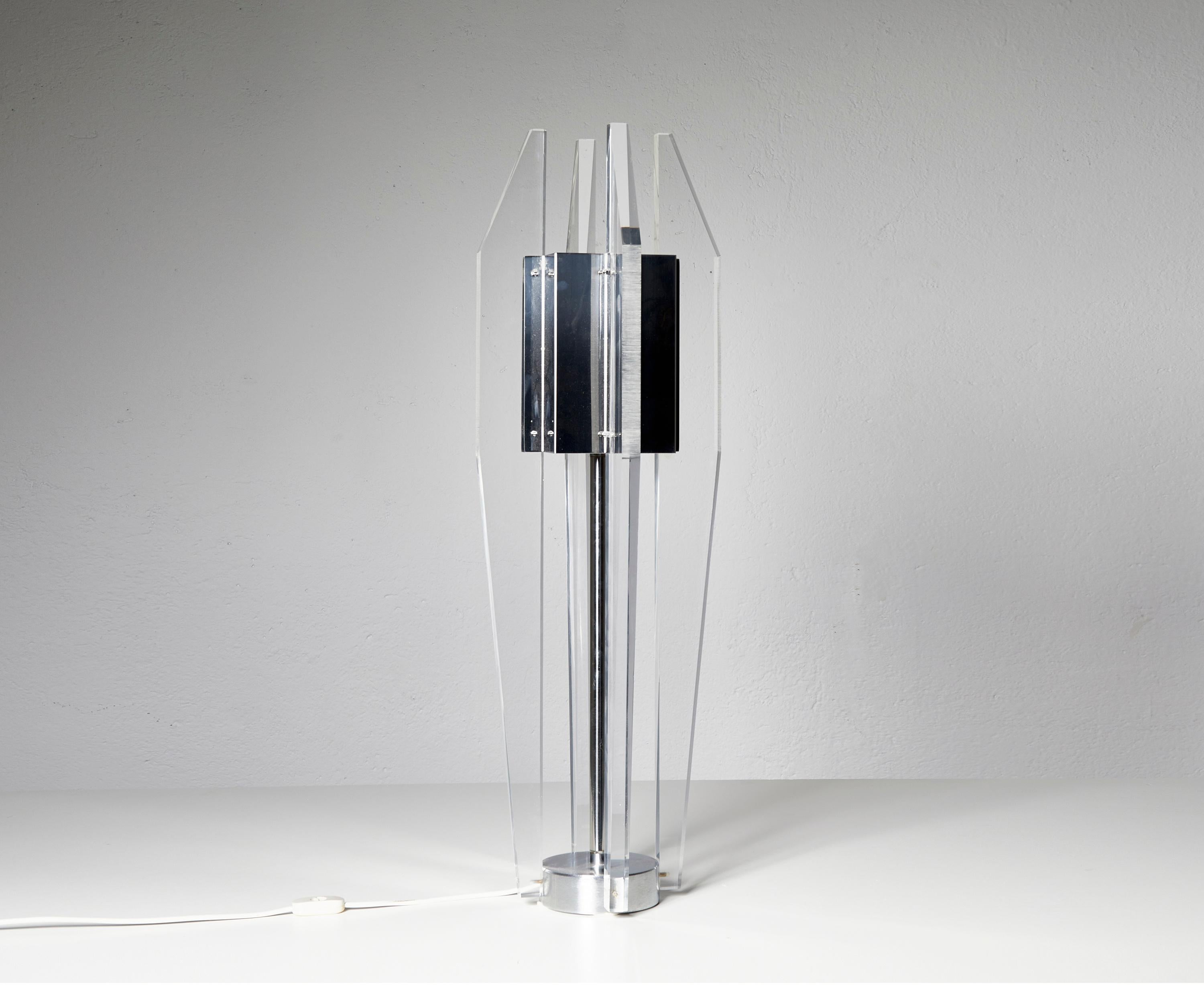 Sculptural lucite and stainless steel table lamp by Philippe Jean, France 1970.

Impressive and sculptural table lamp by French sculptor Philippe Jean produced around 1970 in a small series. 

In the vicinity of French designers such as Michel