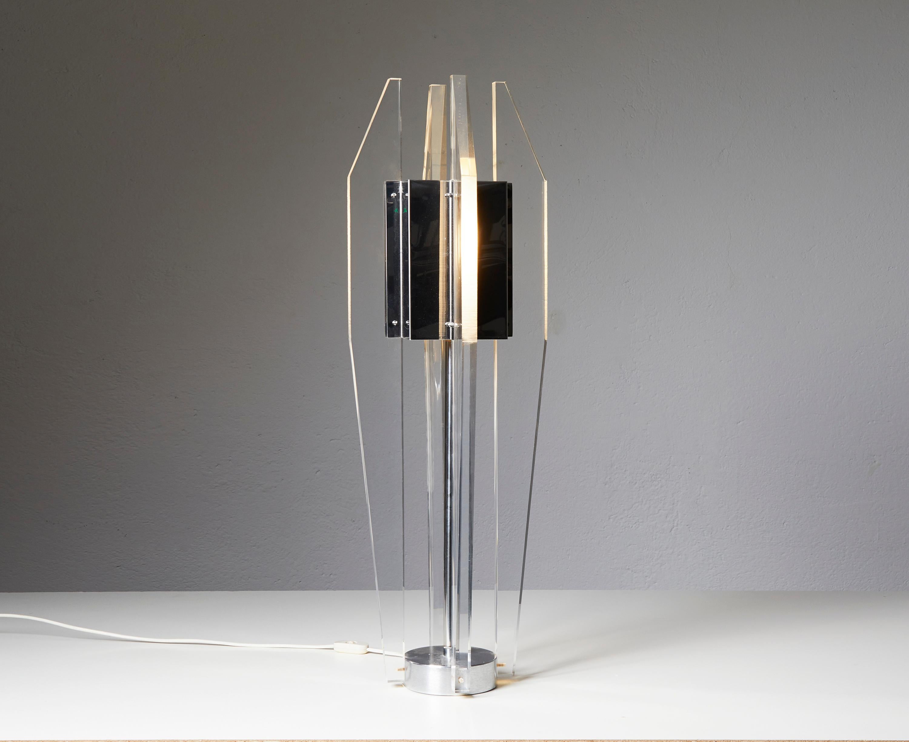 Sculptural Lucite and Stainless Steel Table Lamp by Philippe Jean, France 1970 In Good Condition In Renens, CH