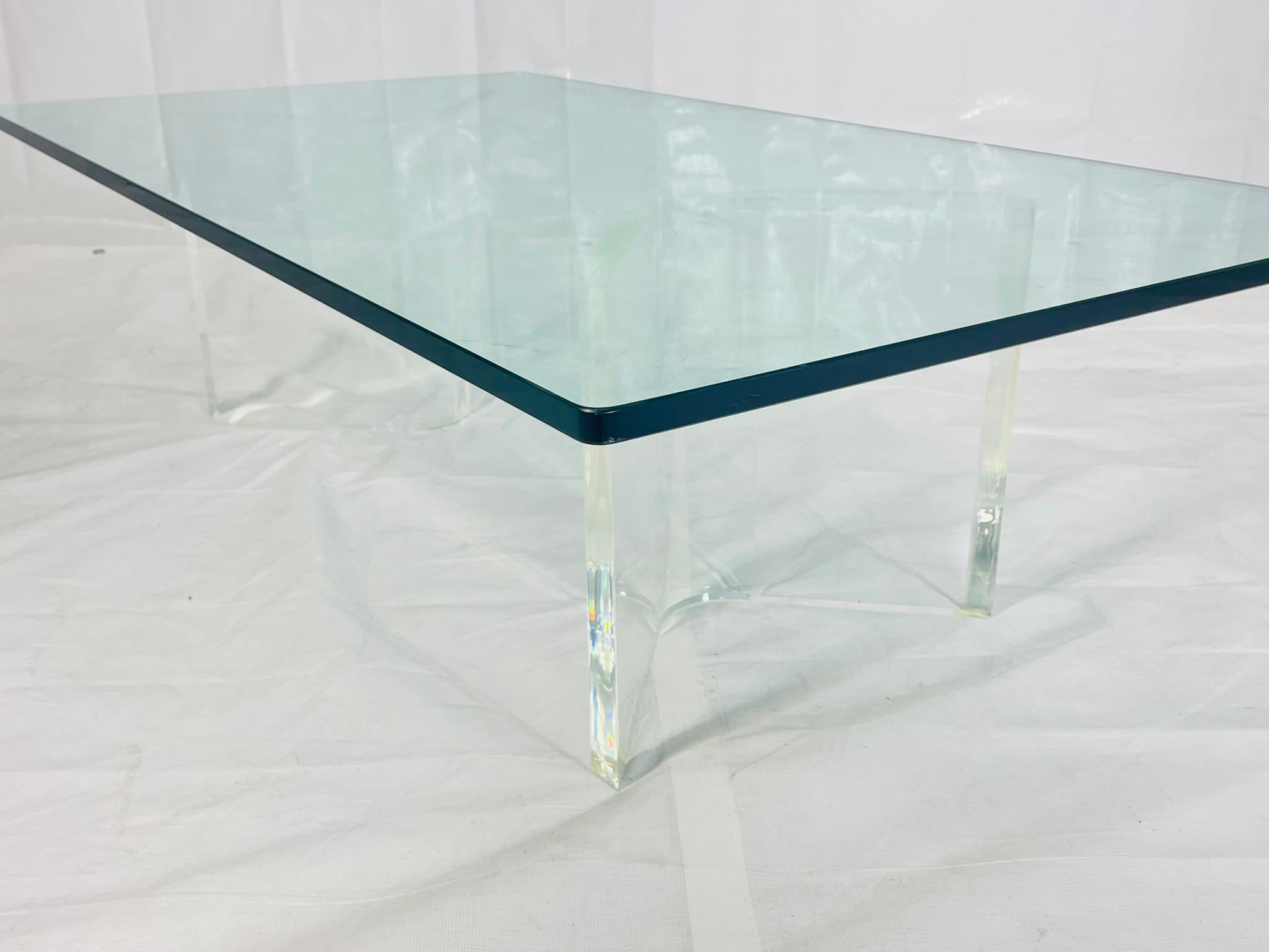 Sculptural Lucite Coffee Table with Thick Glass Top, 1980s USA en vente 2