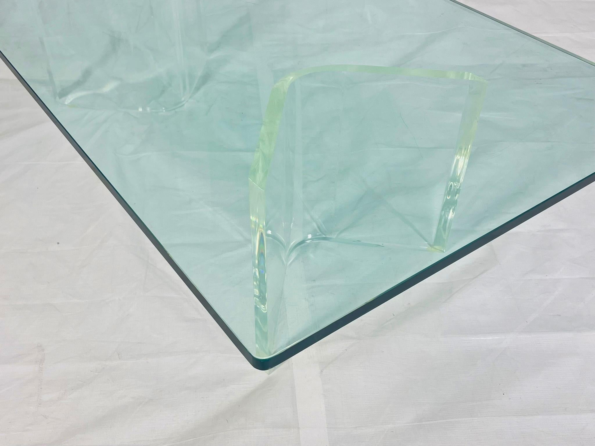Sculptural Lucite Coffee Table with Thick Glass Top, 1980s USA en vente 3