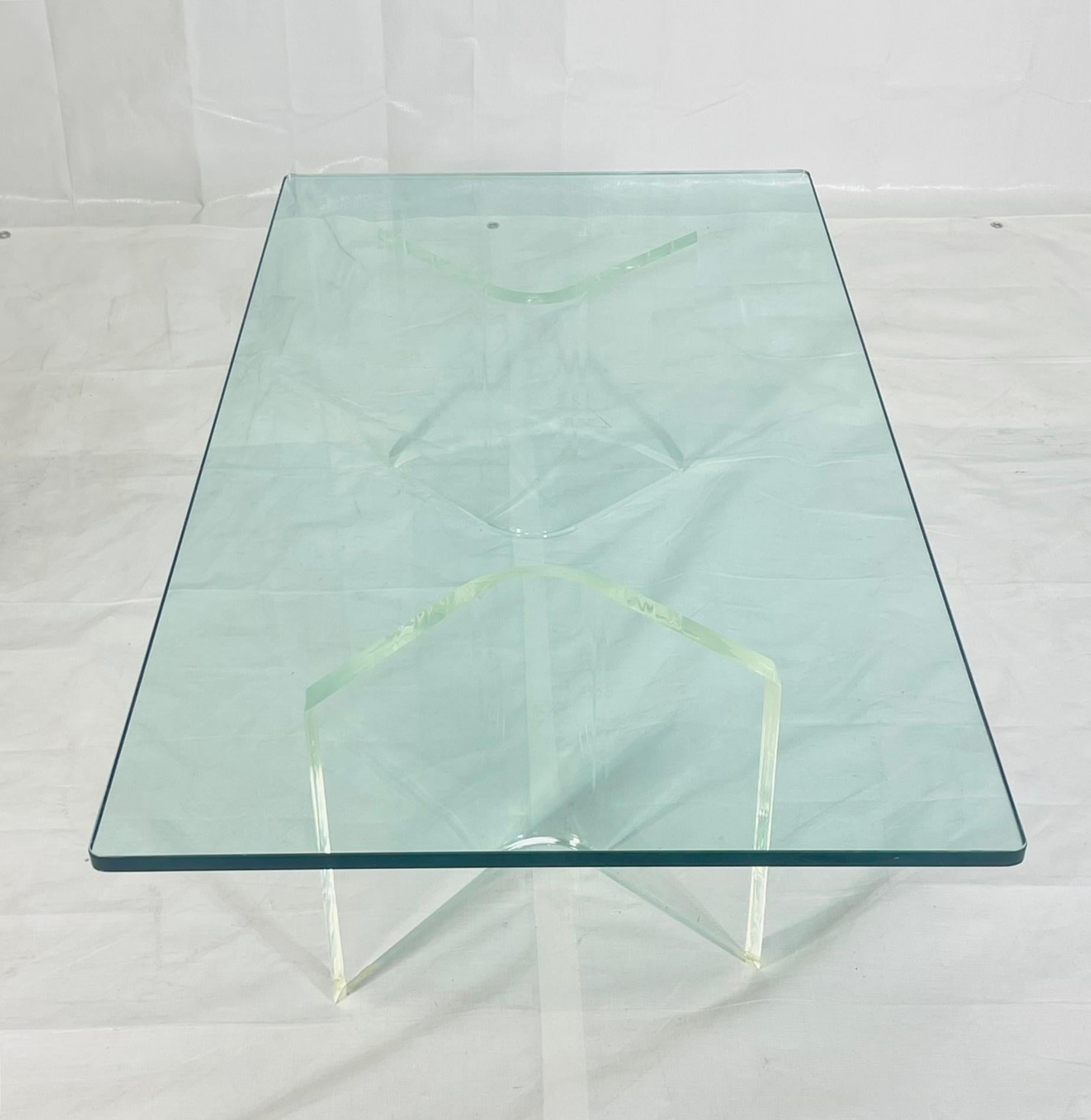 Sculptural Lucite Coffee Table with Thick Glass Top, 1980s USA en vente 6