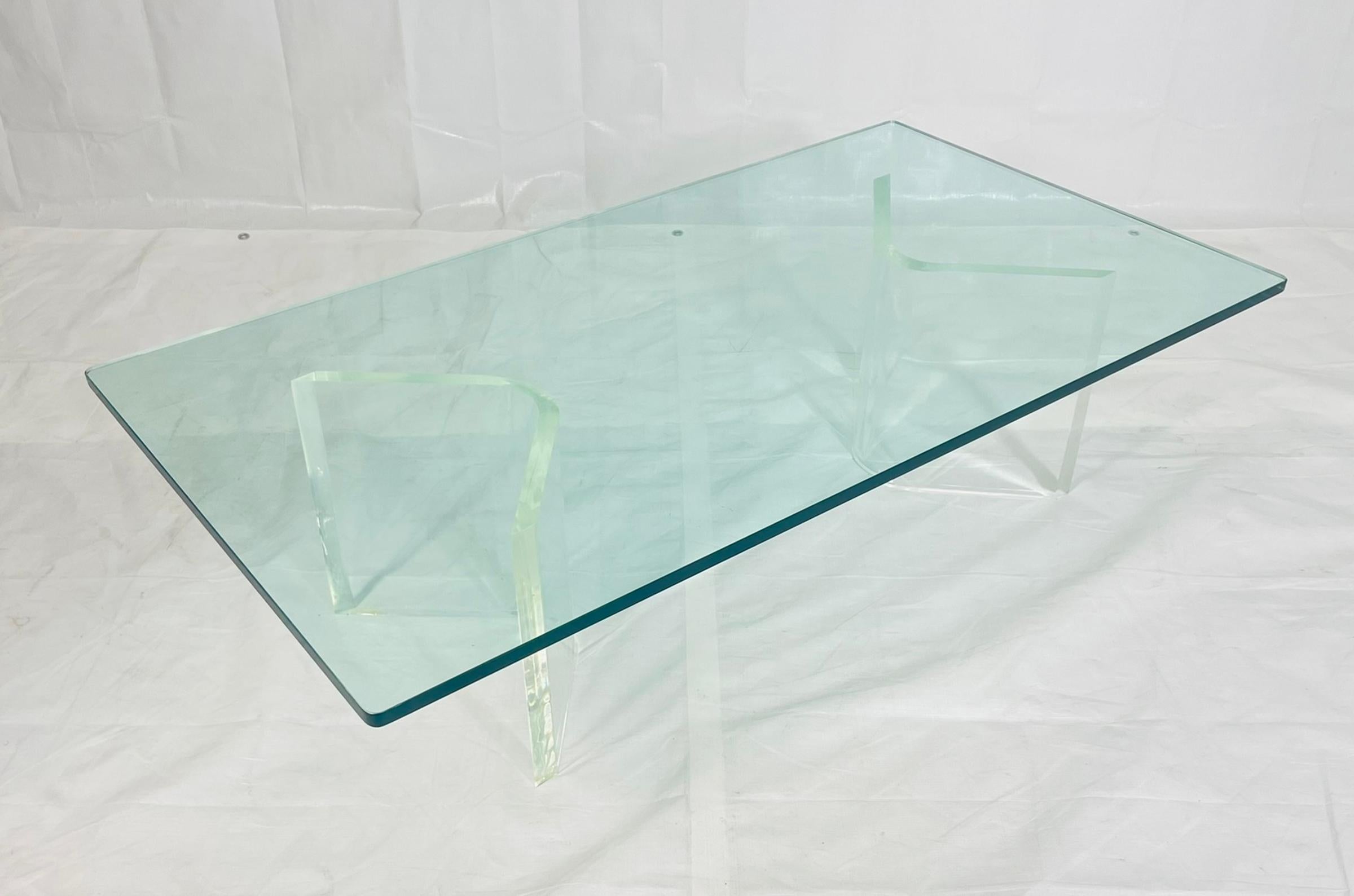 Moderne Sculptural Lucite Coffee Table with Thick Glass Top, 1980s USA en vente