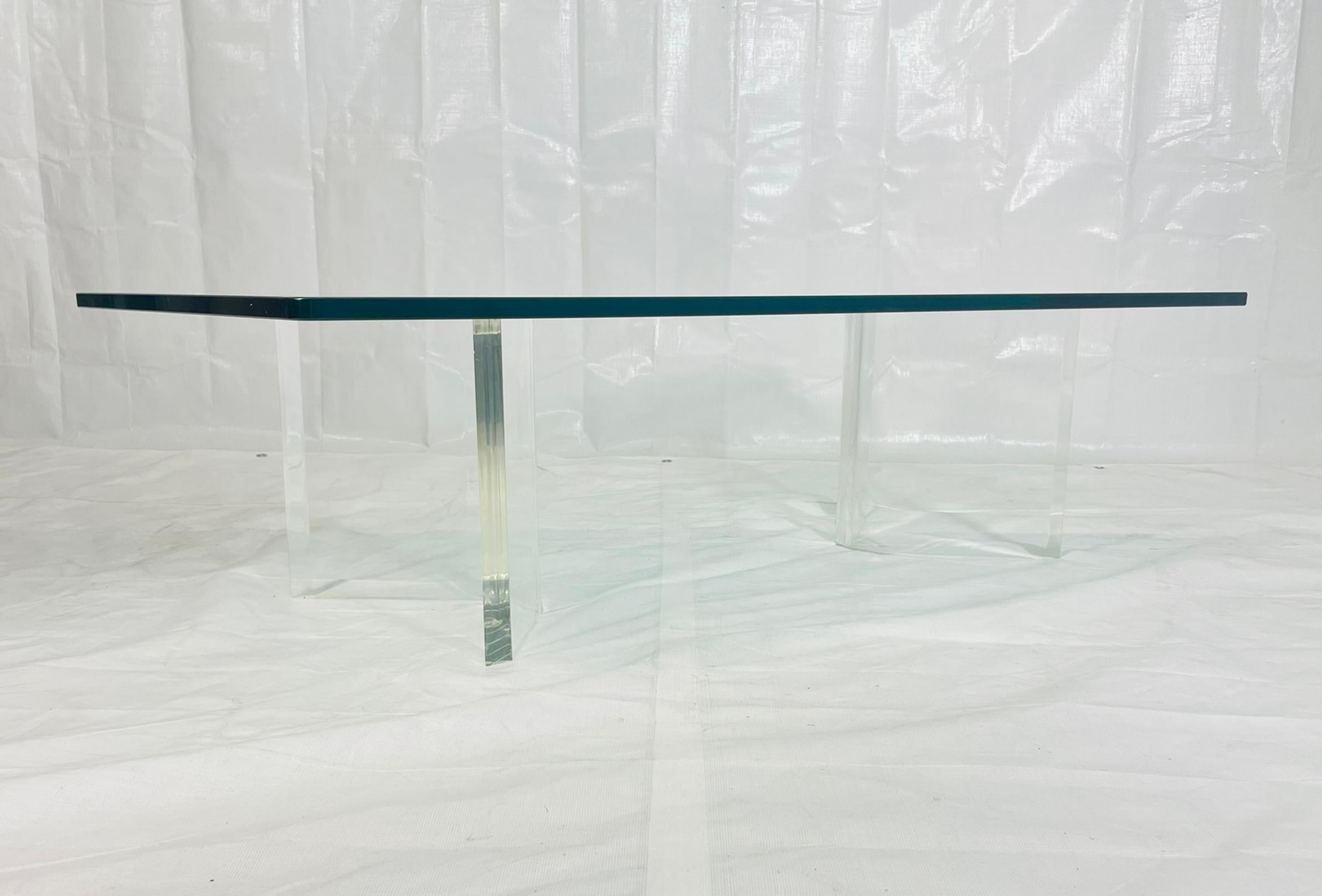 Américain Sculptural Lucite Coffee Table with Thick Glass Top, 1980s USA en vente