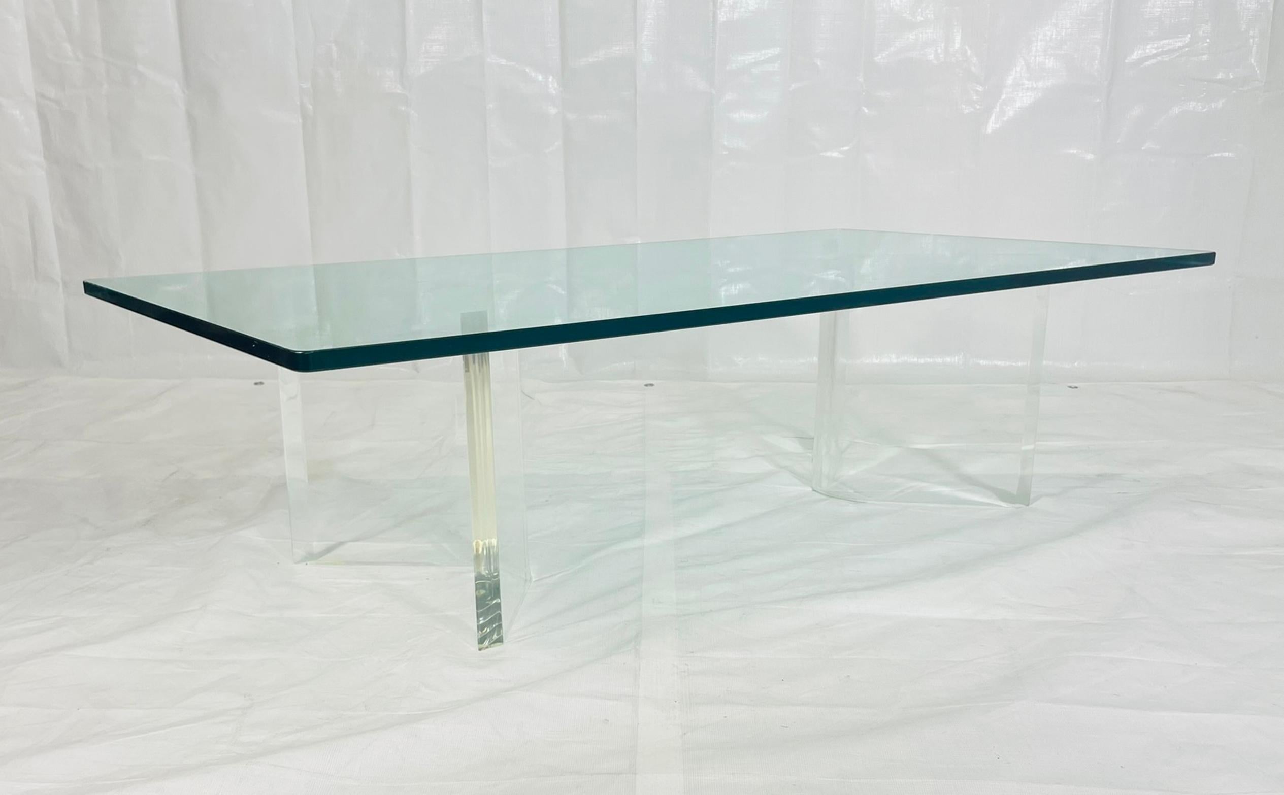 Fait main Sculptural Lucite Coffee Table with Thick Glass Top, 1980s USA en vente