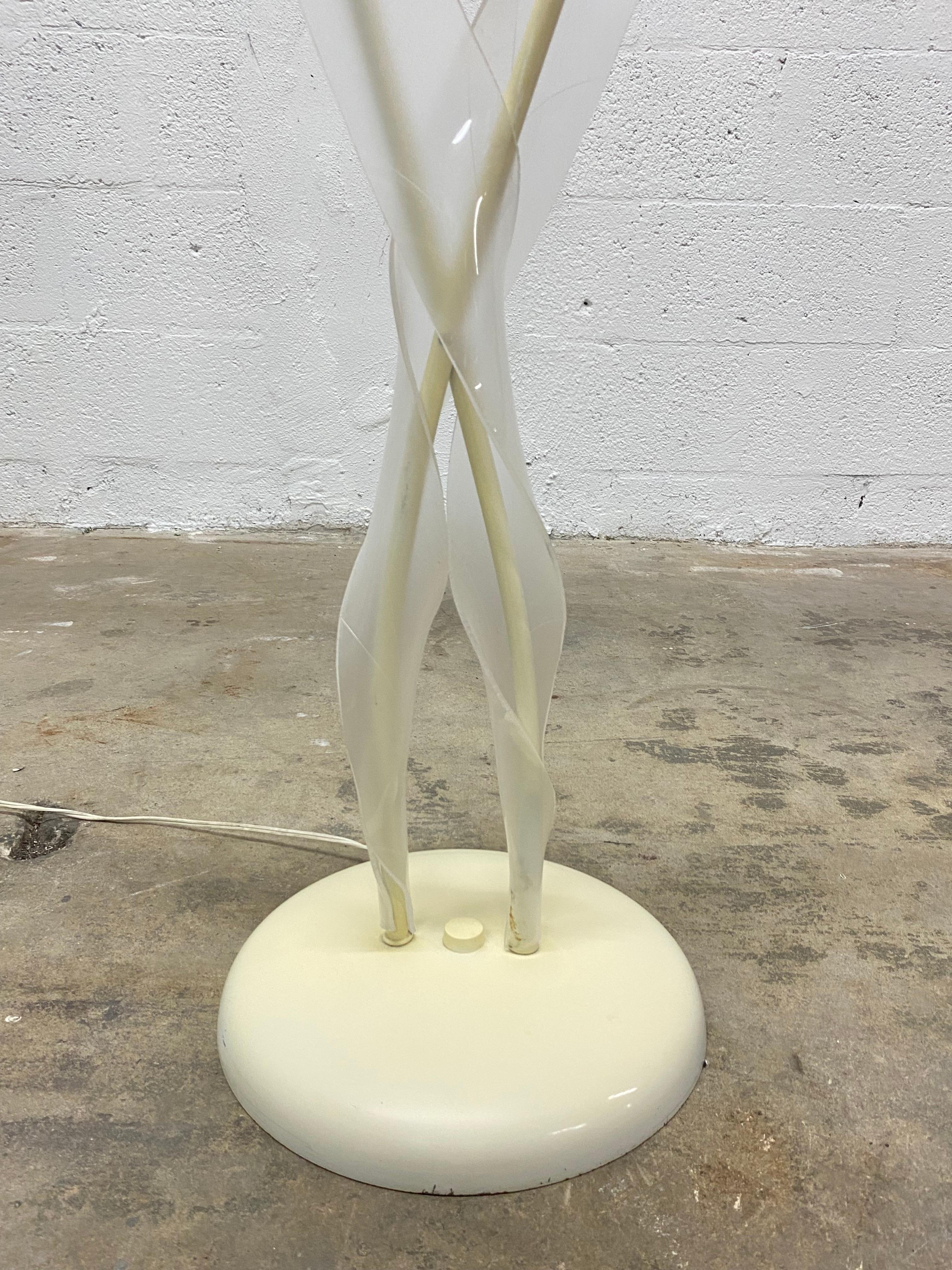 Sculptural Lucite Leaf and Brass Accent Floor Lamp from the 1970s For Sale 2