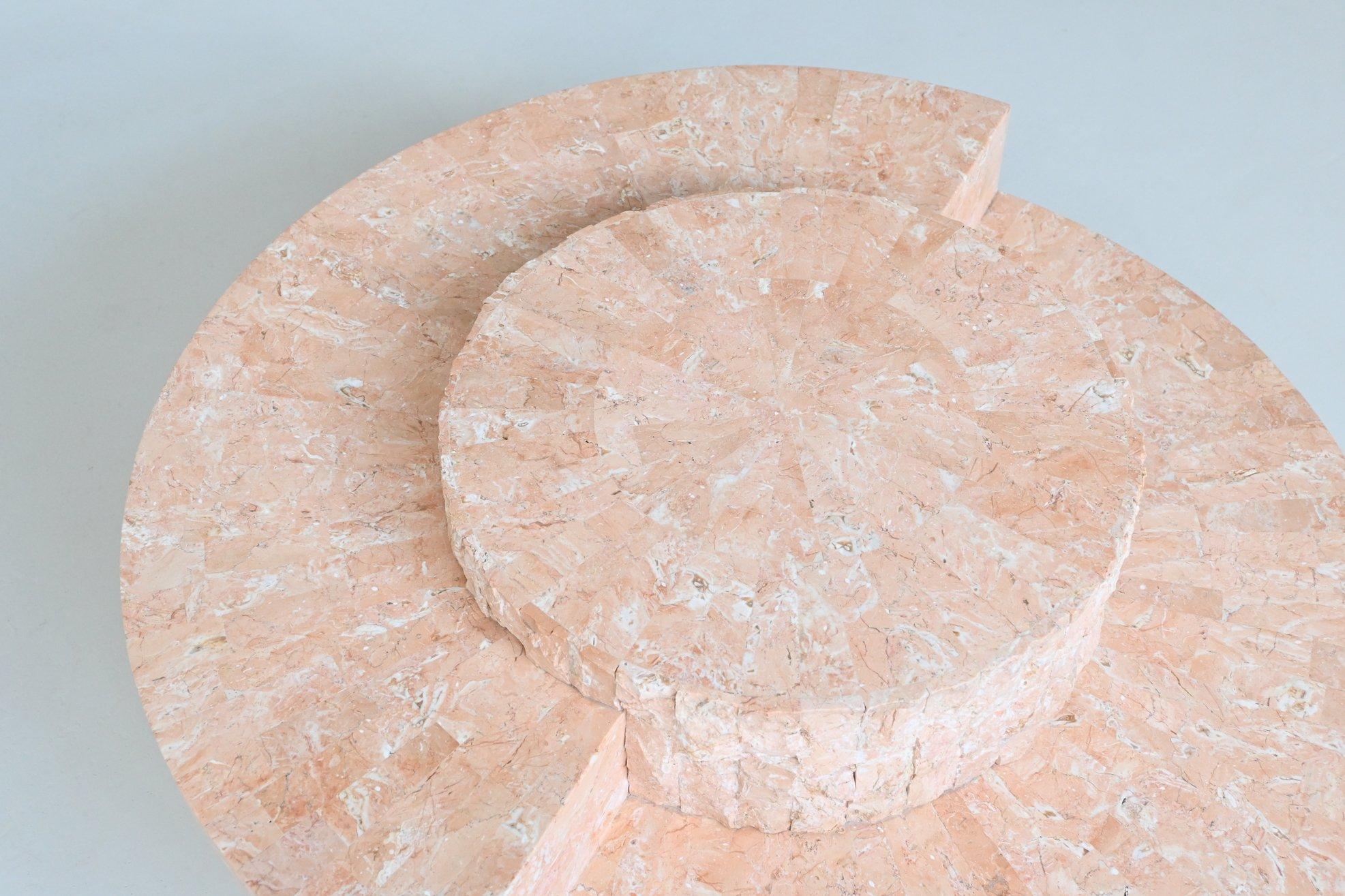 Table basse ronde sculpturale en pierre de Mactan blanc crème Belgique 1970 en vente 7