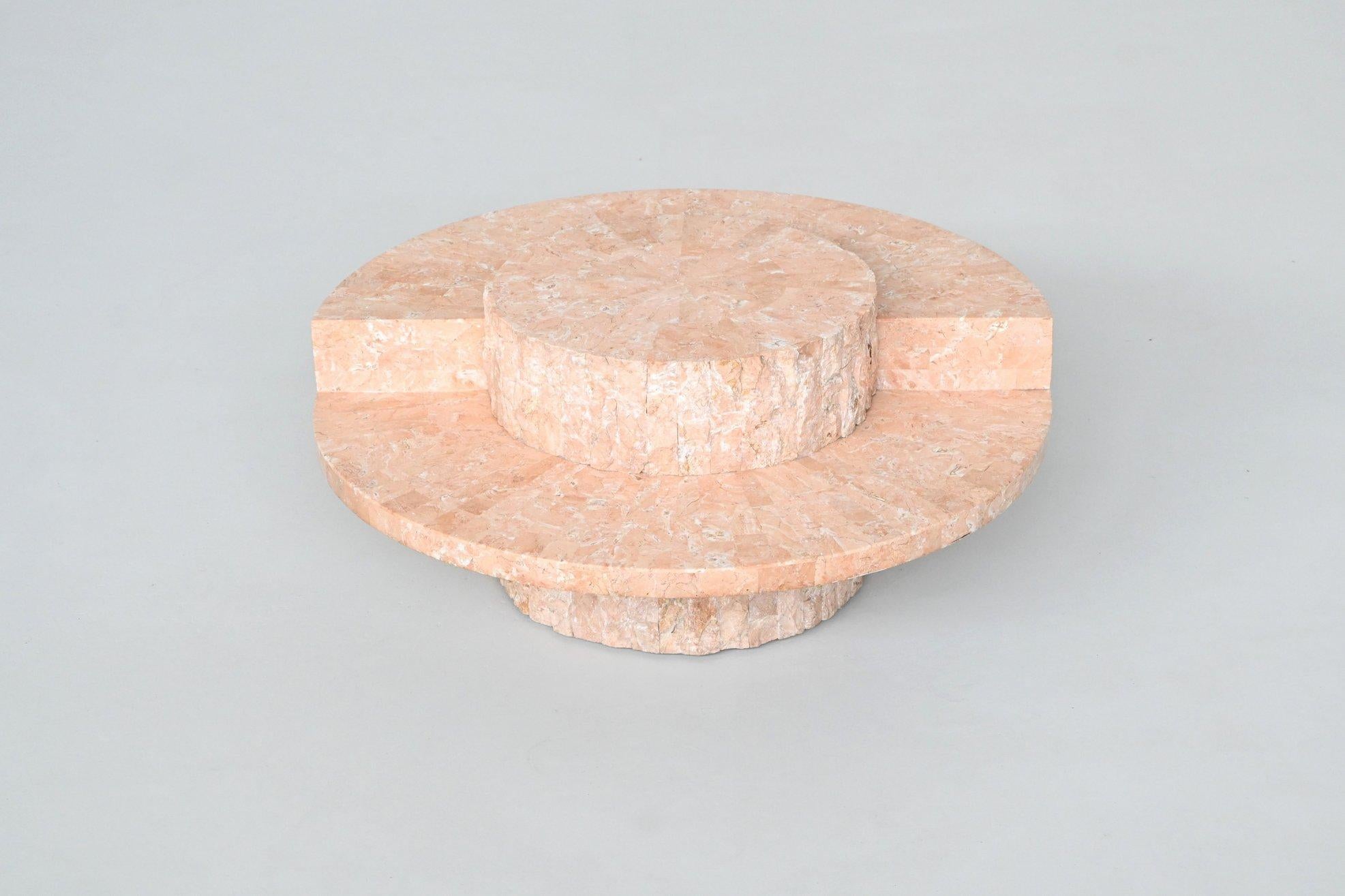 Fin du 20e siècle Table basse ronde sculpturale en pierre de Mactan blanc crème Belgique 1970 en vente