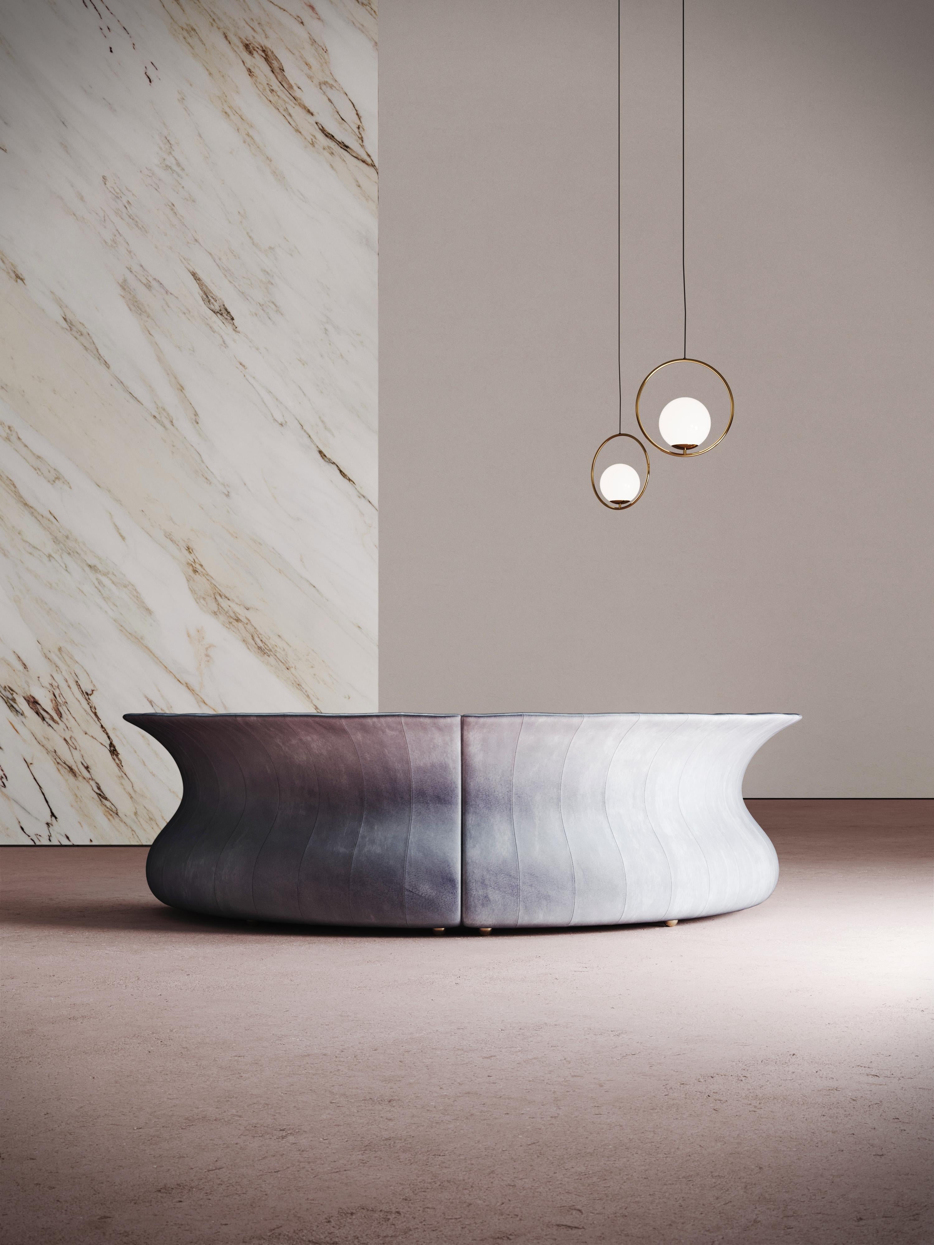 Skulpturales, auf Bestellung gefertigtes, modernistisches Eclipse-Sofa (Handgefertigt) im Angebot