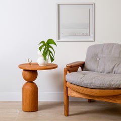 Skulpturaler Beistelltisch "Mandacaru" aus Freijó-Holz von Gabriela Campos