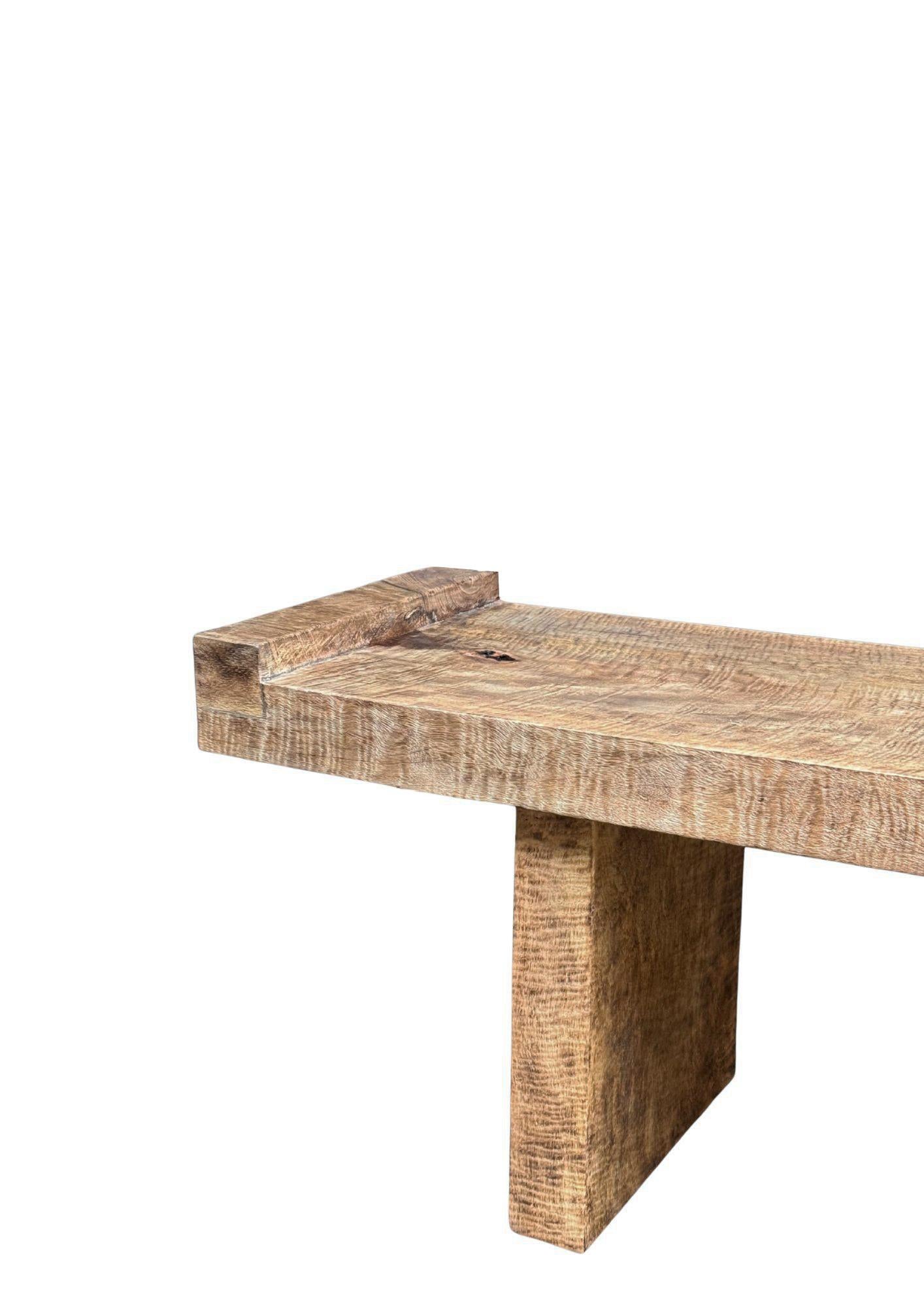 Banco Escultórico de Madera de Mango Hecho a Mano, Moderno y Orgánico Tallado a mano en venta