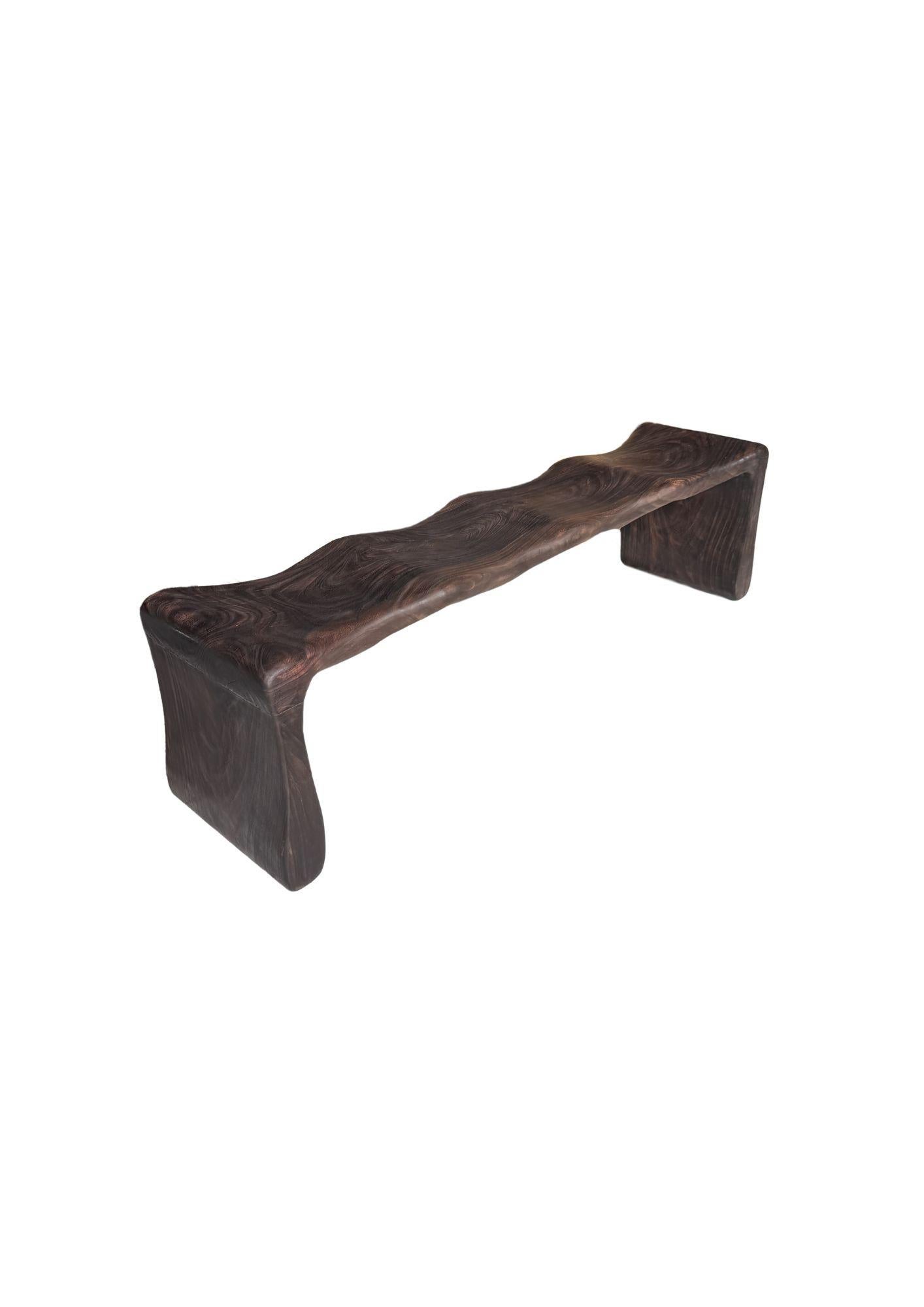 Organico moderno Panchina scultorea in legno di mango, moderna e organica, splendida struttura in legno, marrone scuro in vendita