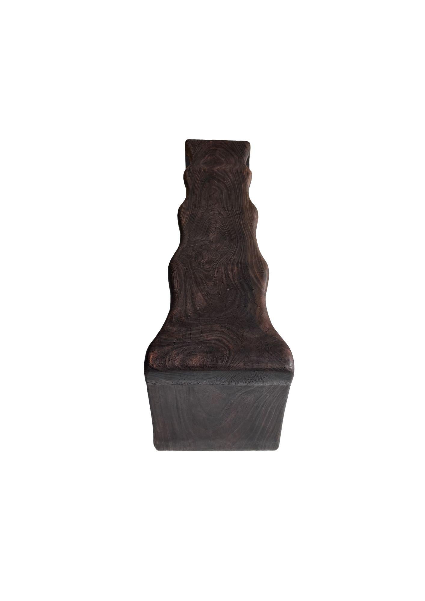 Panchina scultorea in legno di mango, moderna e organica, splendida struttura in legno, marrone scuro In condizioni Nuovo in vendita a Jimbaran, Bali