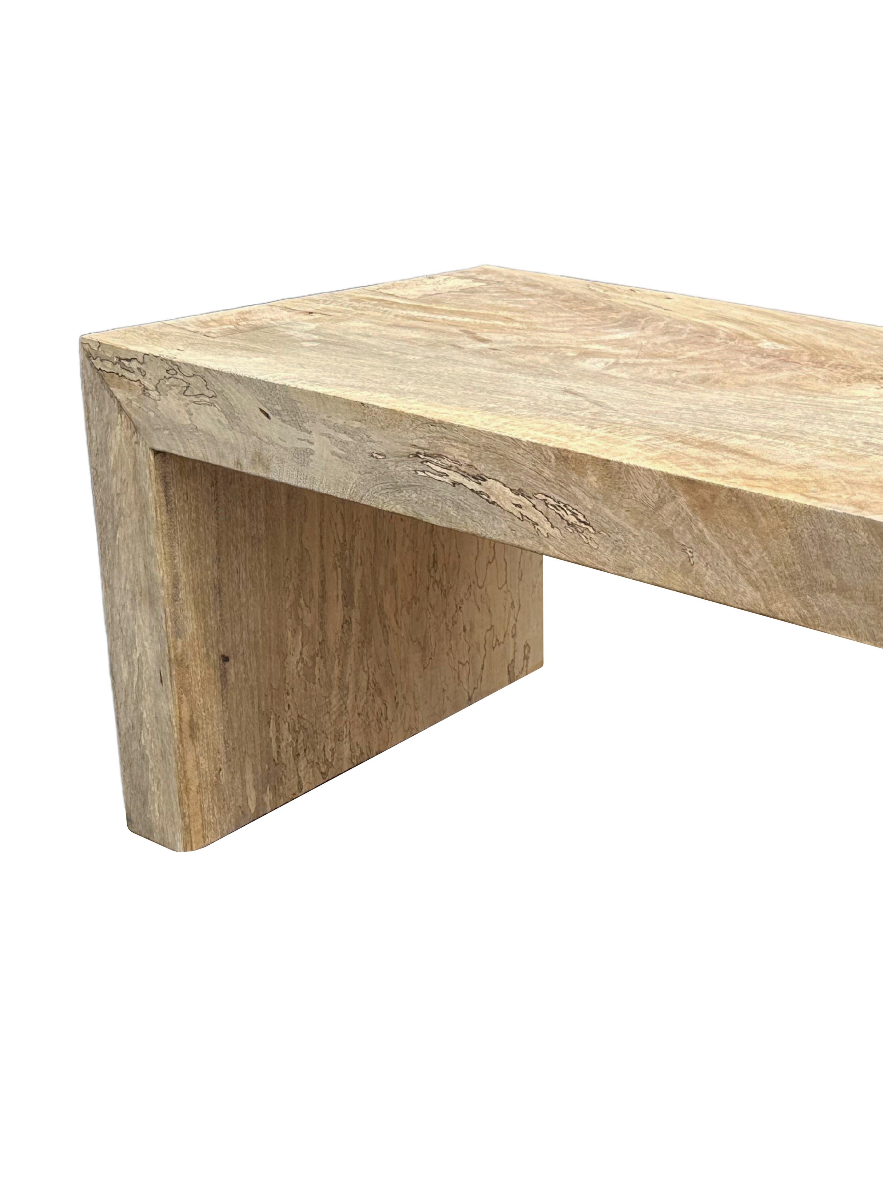 Banco Escultural de Madera de Mango, Orgánico Moderno, Impresionantes Texturas de Madera Indonesio en venta