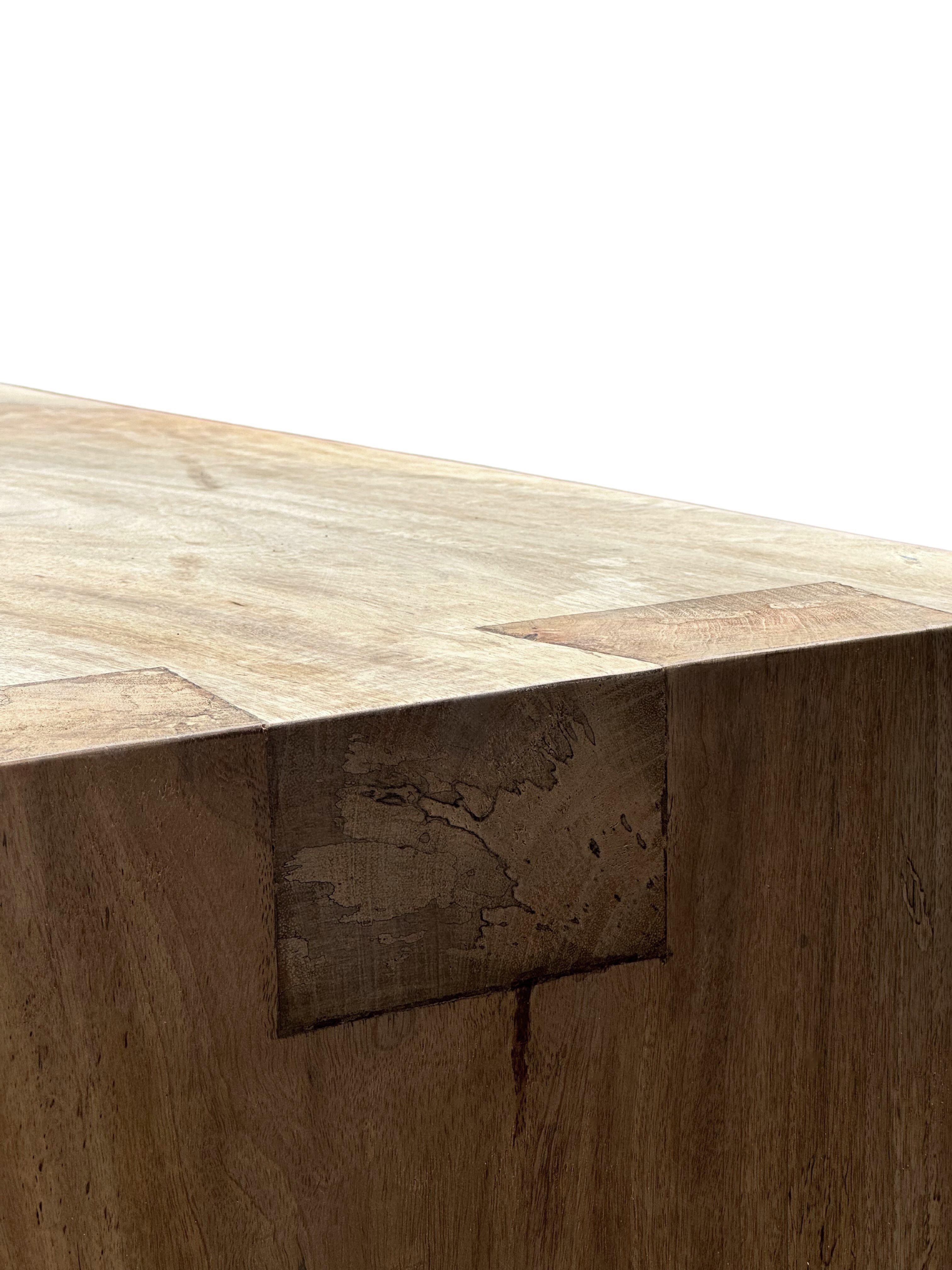 Banco Escultural de Madera de Mango, Orgánico Moderno, Impresionantes Texturas de Madera en Nuevo estado para la venta en Jimbaran, Bali