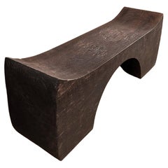 Panchina scultorea in legno di mango con finitura espresso - Organico moderno