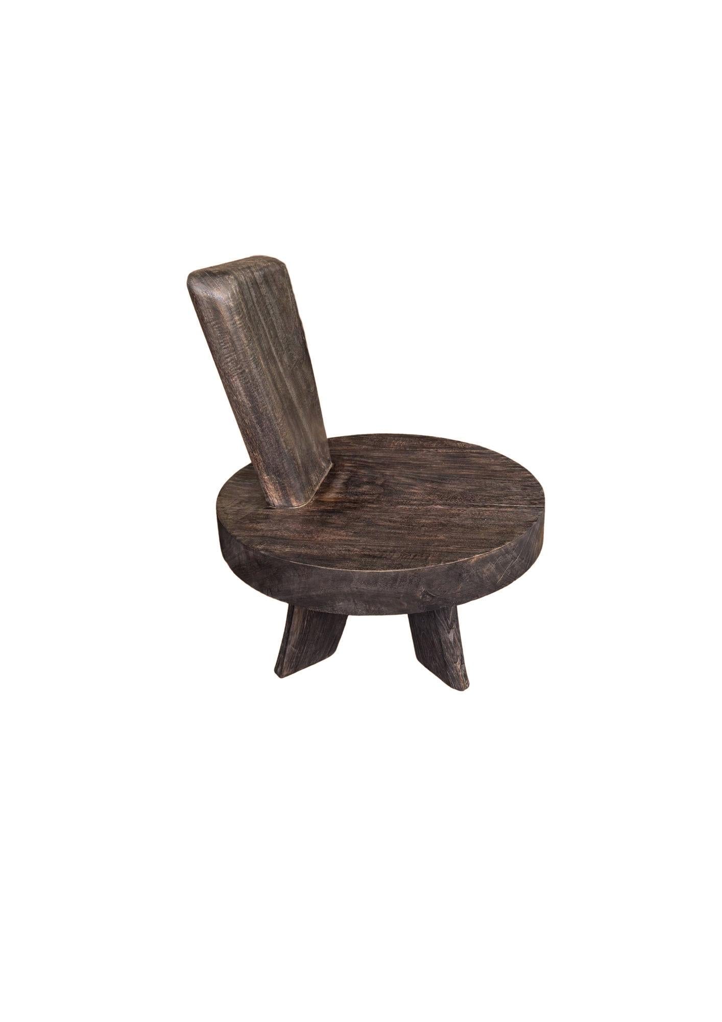 Sculptural Mango Wood Chair with Stunning Wood Textures, Espresso Finish (Organische Moderne) im Angebot