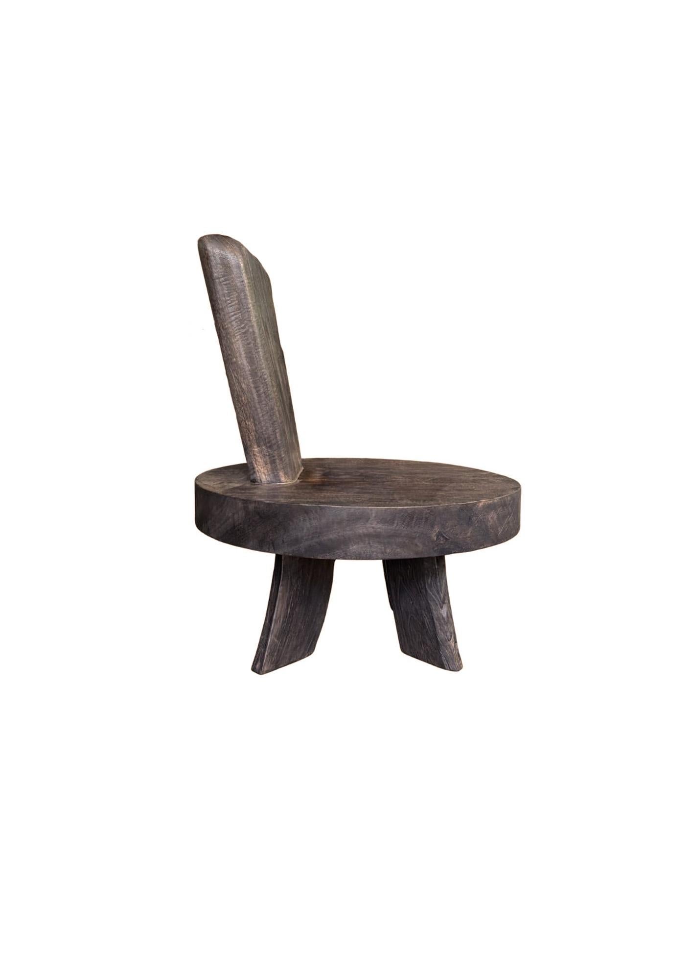 Sculptural Mango Wood Chair with Stunning Wood Textures, Espresso Finish (Indonesisch) im Angebot