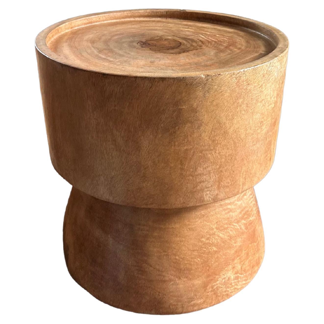 Skulpturaler Beistelltisch aus Mango Wood im Angebot