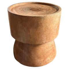 Table d'appoint sculpturale en bois de Mango