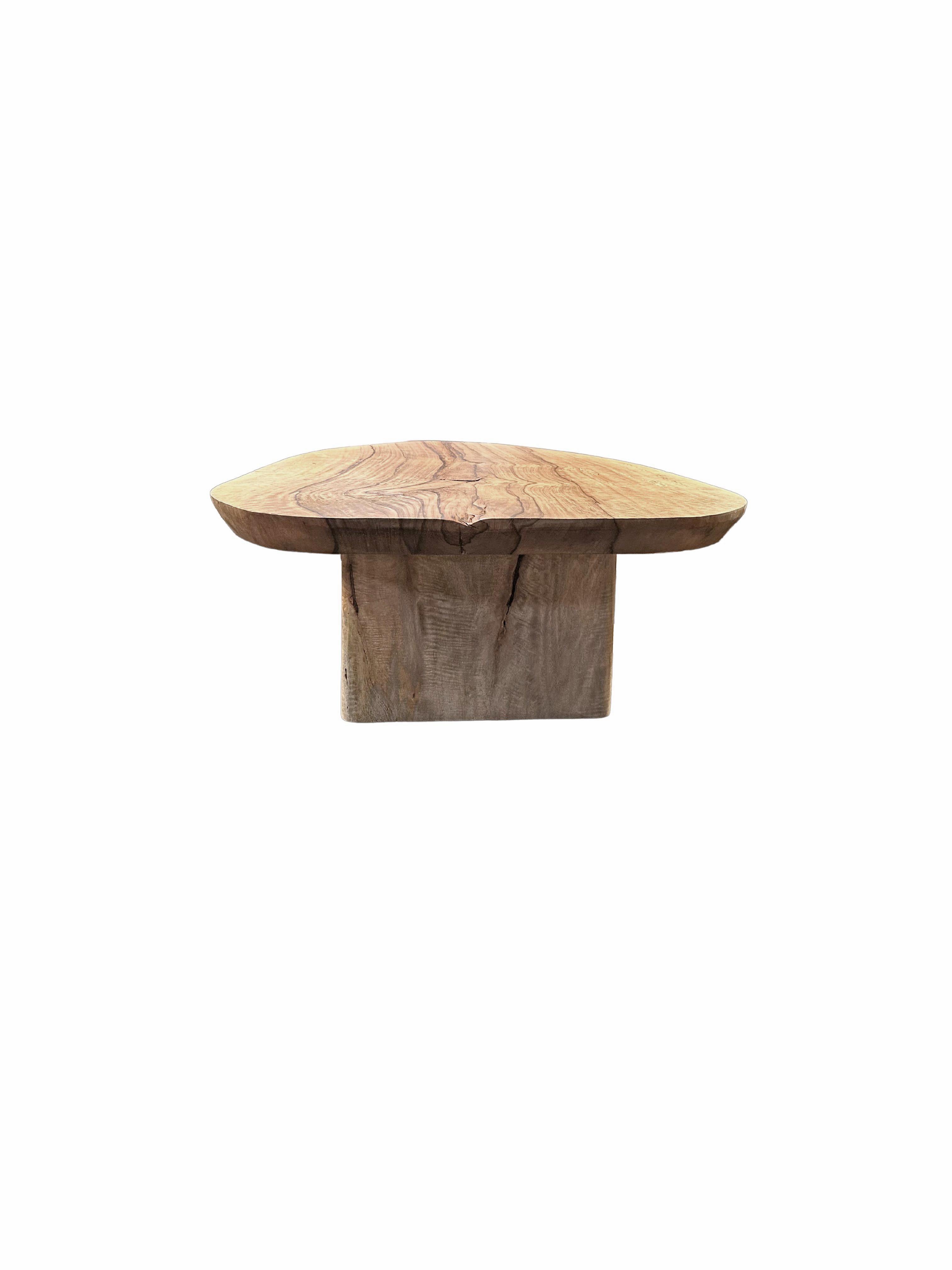 Mesa de Sofá Escultural de Madera de Mango, Moderna y Orgánica, Impresionantes Texturas de Madera Indonesio en venta